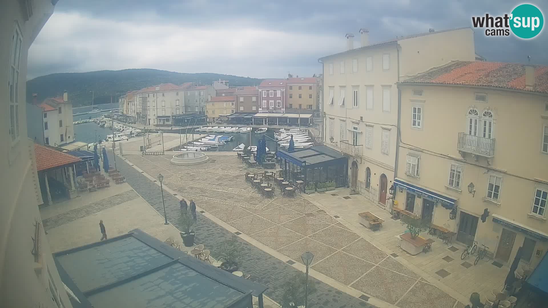 Cámara en vivo ciudad de Cres – plaza principal y “mandrač” – isla de Cres – Croacia