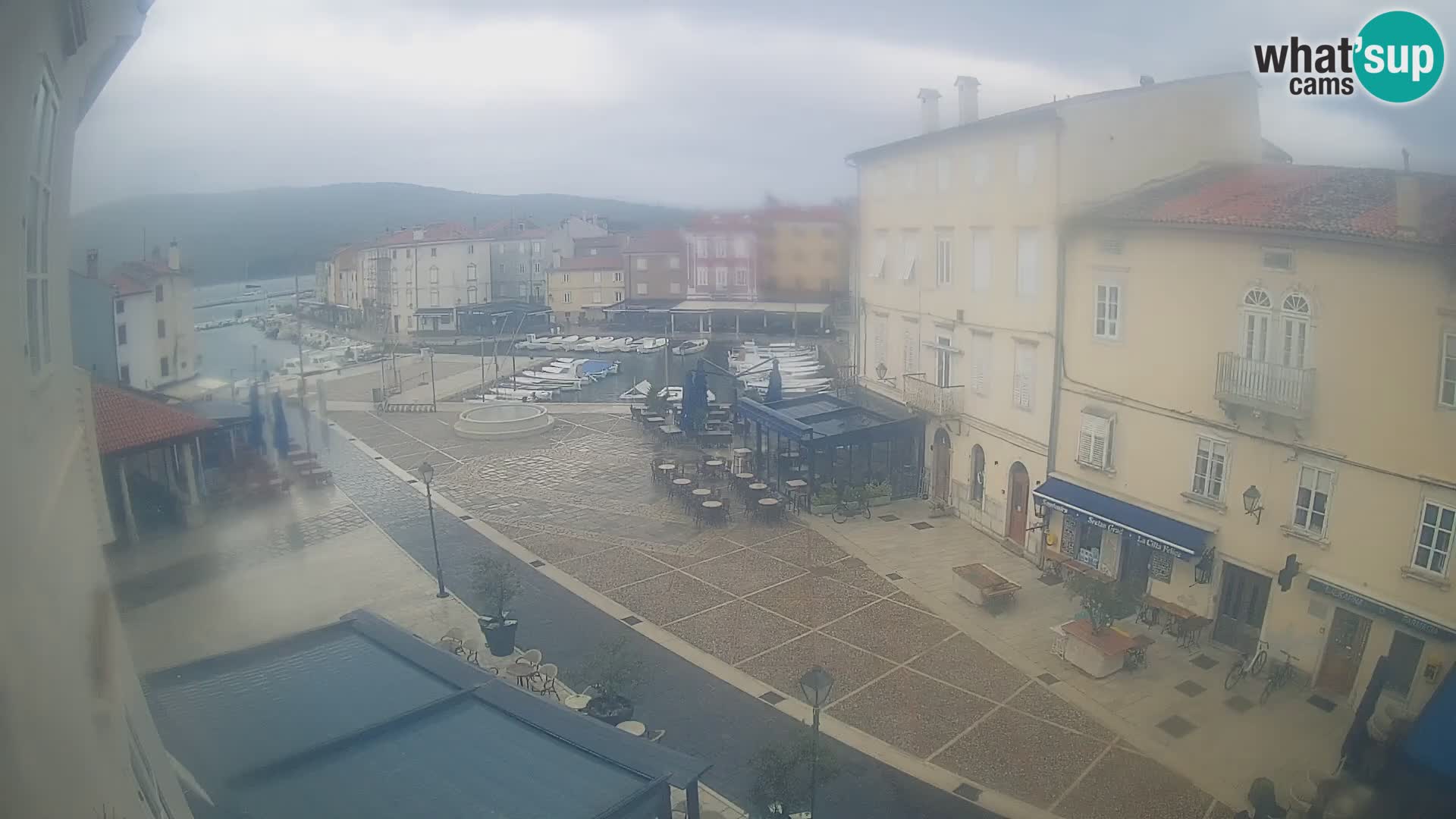 LIVE cam Cres city – place principale et “mandrač” – île de Cres – Croatie
