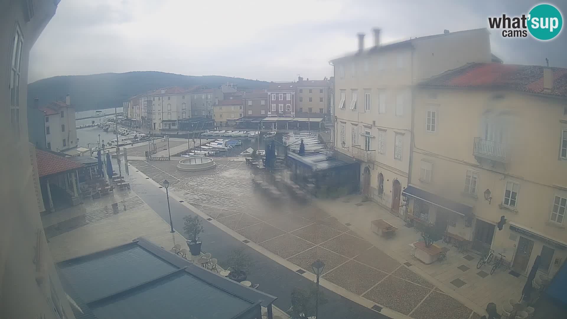 LIVE cam Cres city – place principale et “mandrač” – île de Cres – Croatie