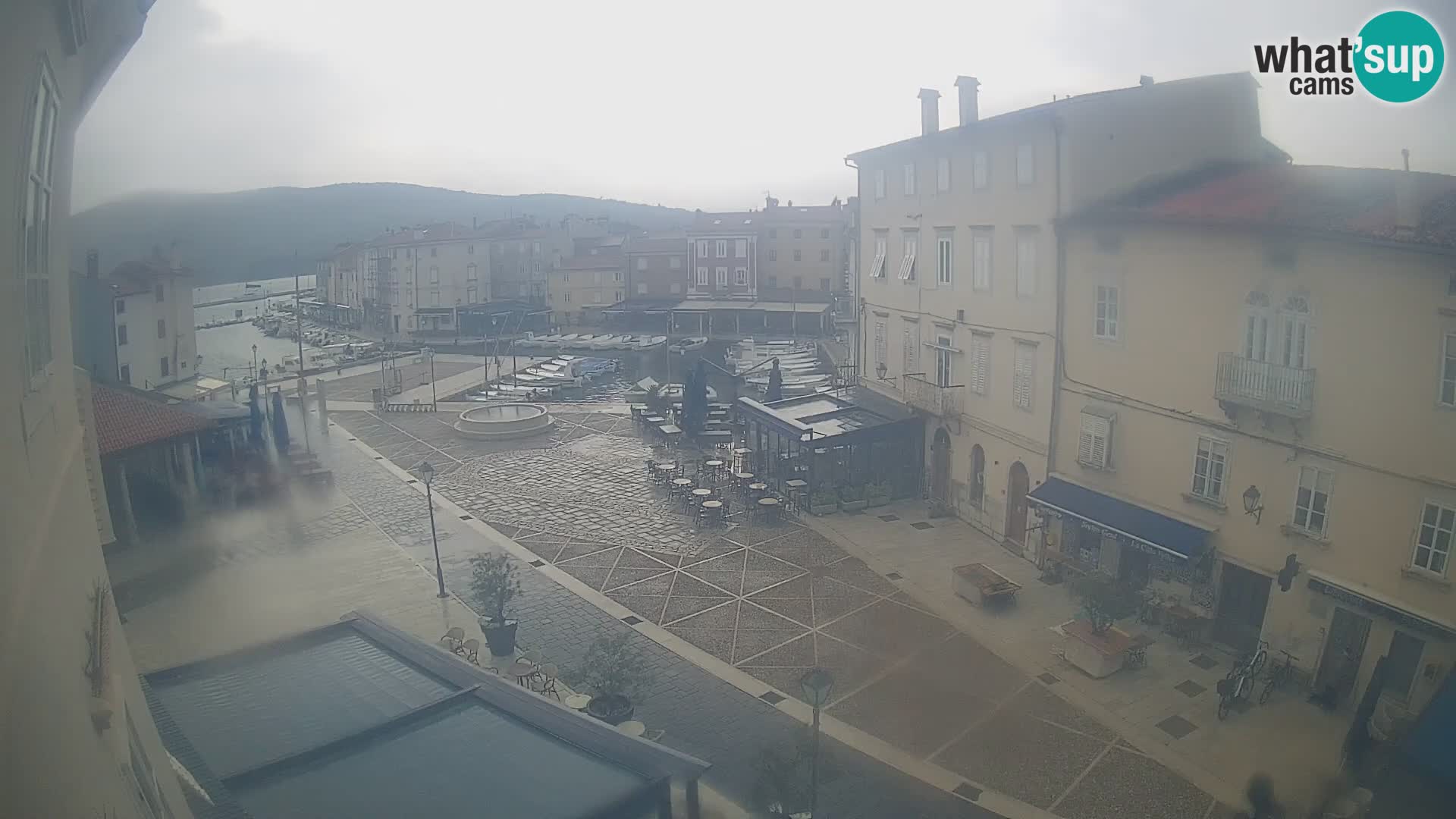 LIVE cam Cres city – place principale et “mandrač” – île de Cres – Croatie