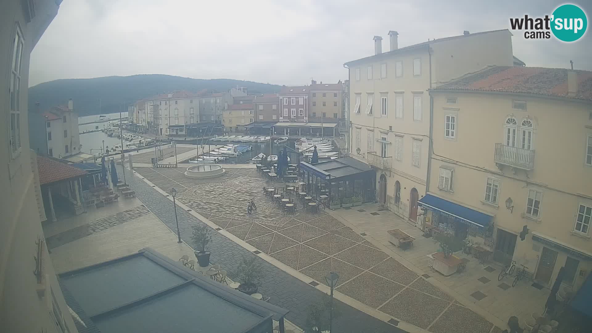 LIVE cam Cres city – place principale et “mandrač” – île de Cres – Croatie