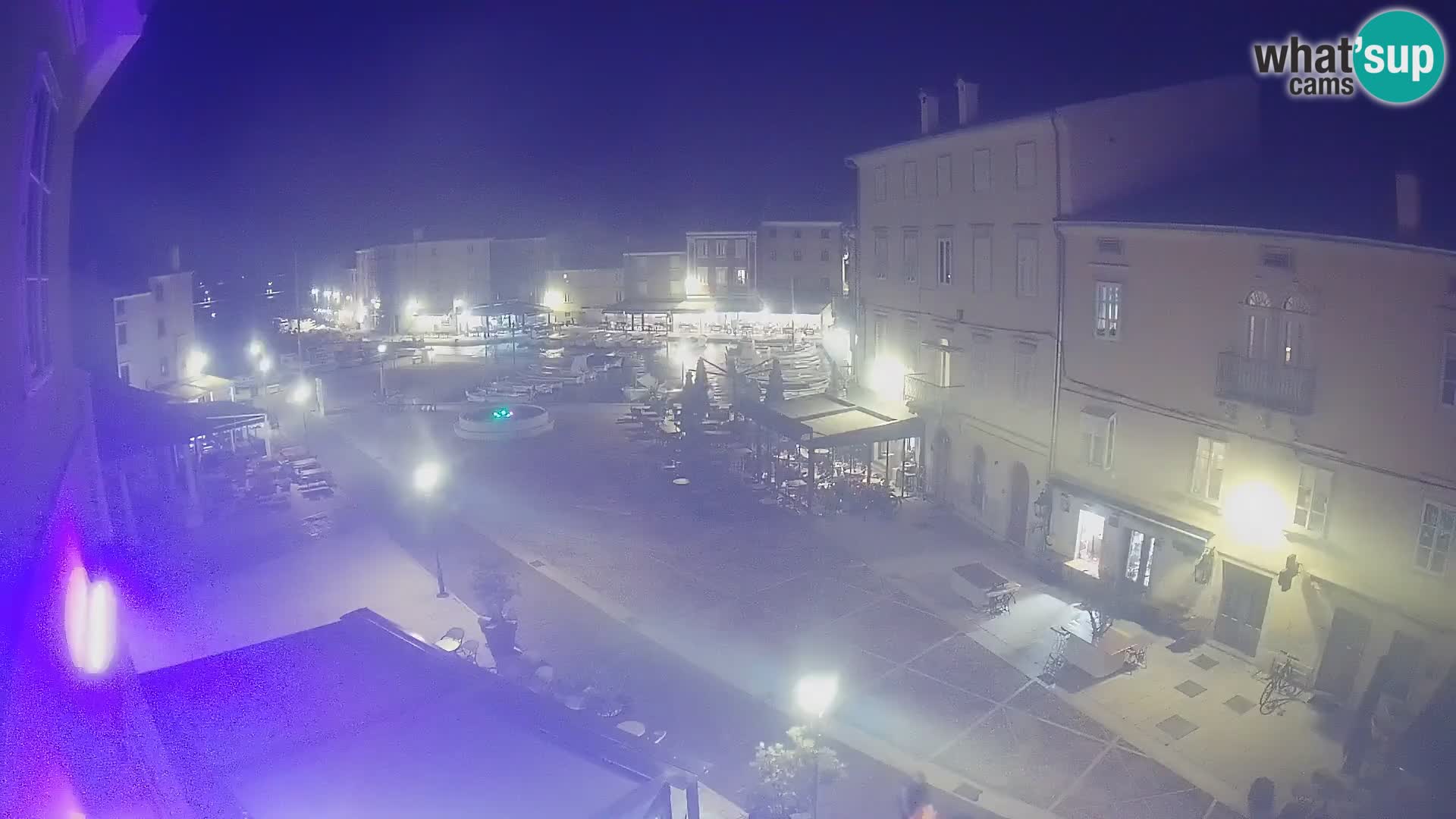 LIVE cam Cres city – place principale et “mandrač” – île de Cres – Croatie