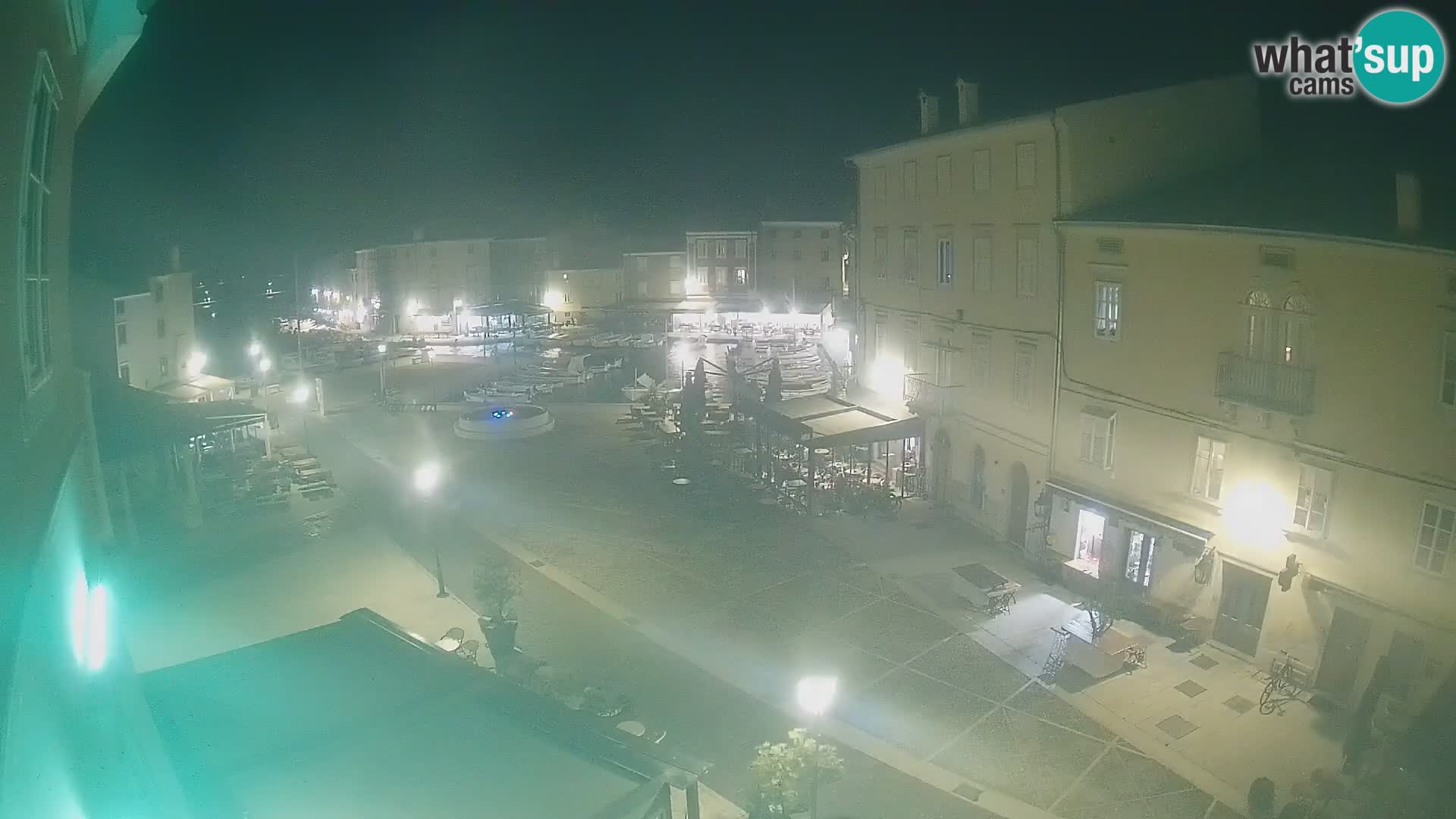LIVE cam Cres city – place principale et “mandrač” – île de Cres – Croatie