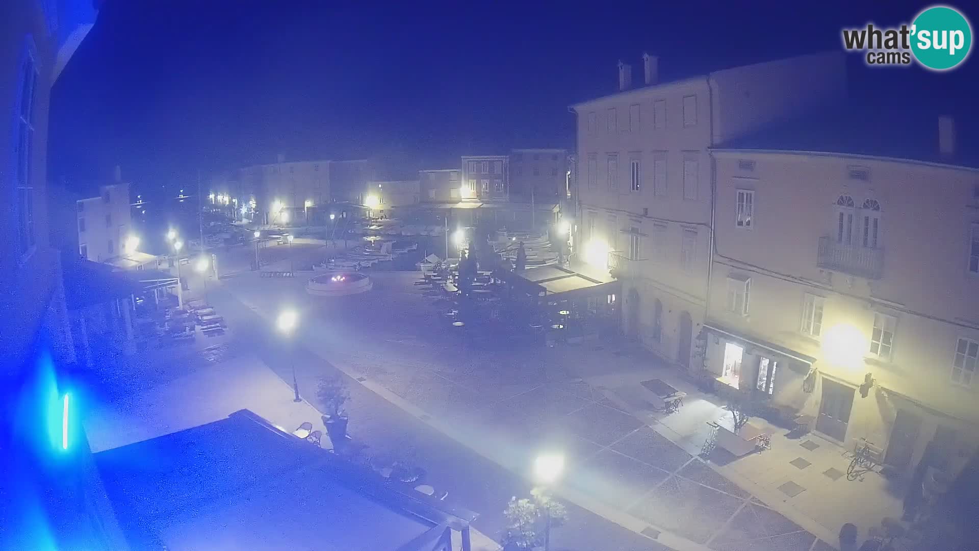 Cámara en vivo ciudad de Cres – plaza principal y “mandrač” – isla de Cres – Croacia