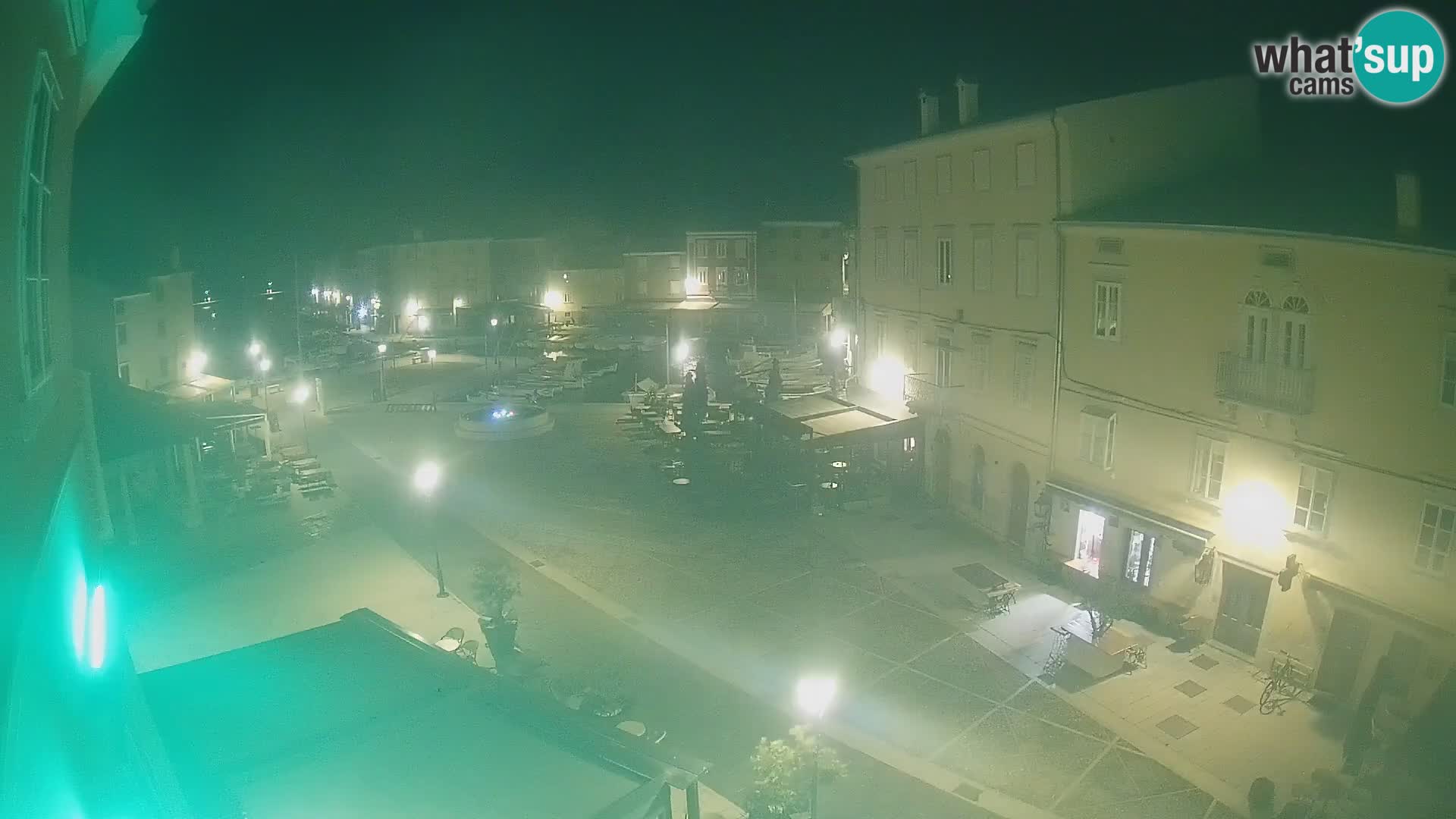 Cámara en vivo ciudad de Cres – plaza principal y “mandrač” – isla de Cres – Croacia