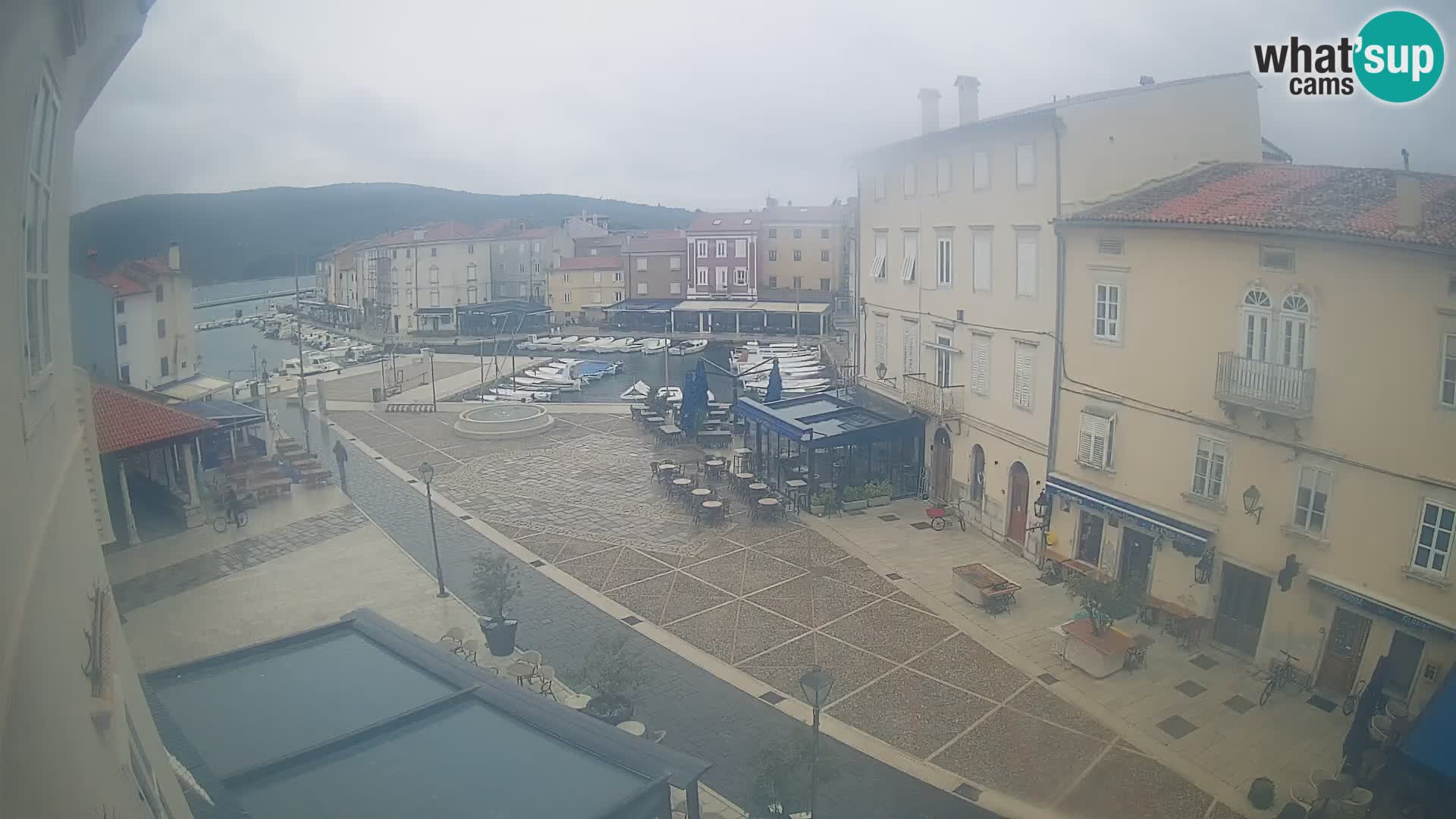 Cámara en vivo ciudad de Cres – plaza principal y “mandrač” – isla de Cres – Croacia