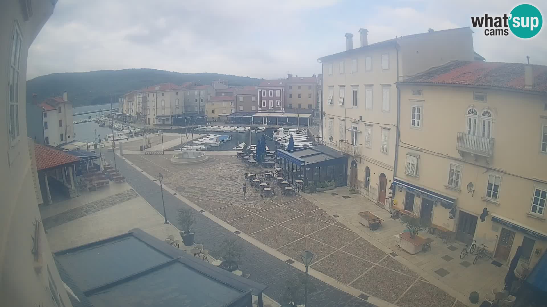 Cámara en vivo ciudad de Cres – plaza principal y “mandrač” – isla de Cres – Croacia