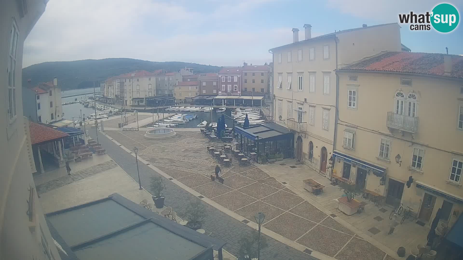 LIVE cam Cres city – place principale et “mandrač” – île de Cres – Croatie