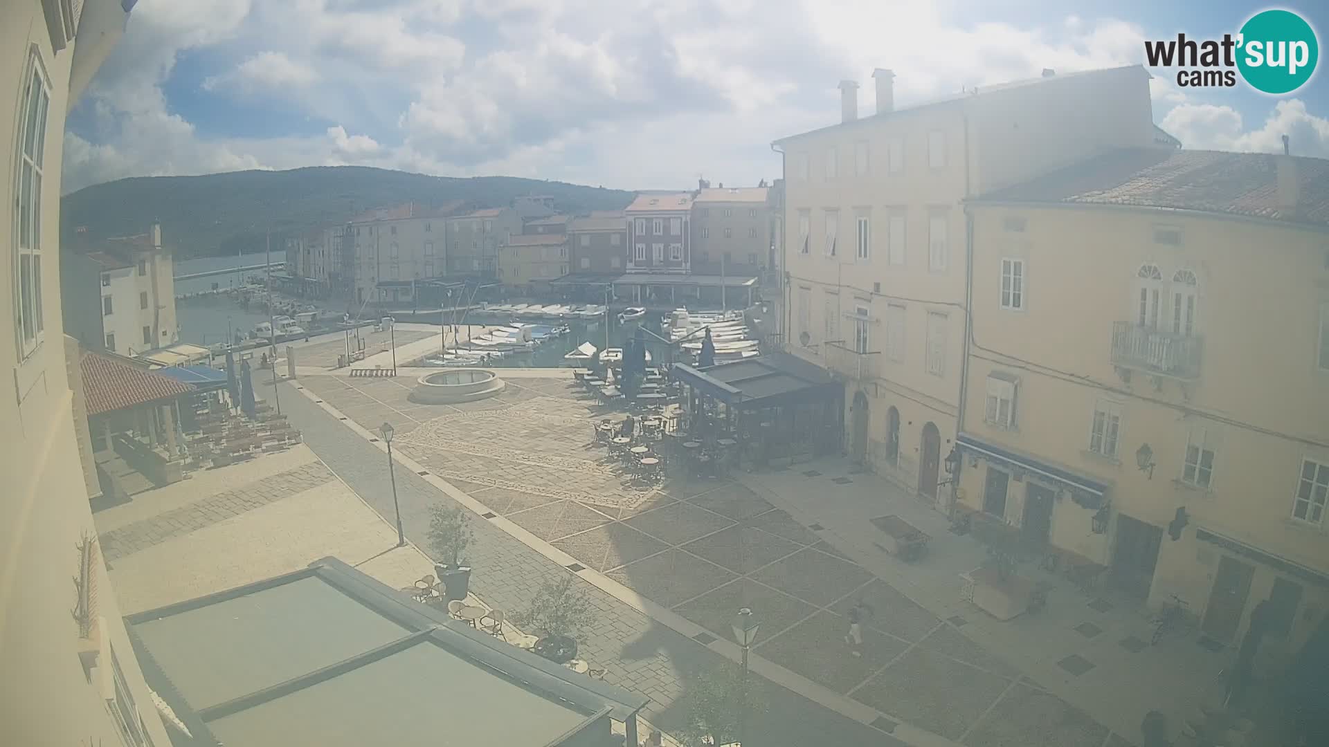 LIVE cam Cres city – place principale et “mandrač” – île de Cres – Croatie