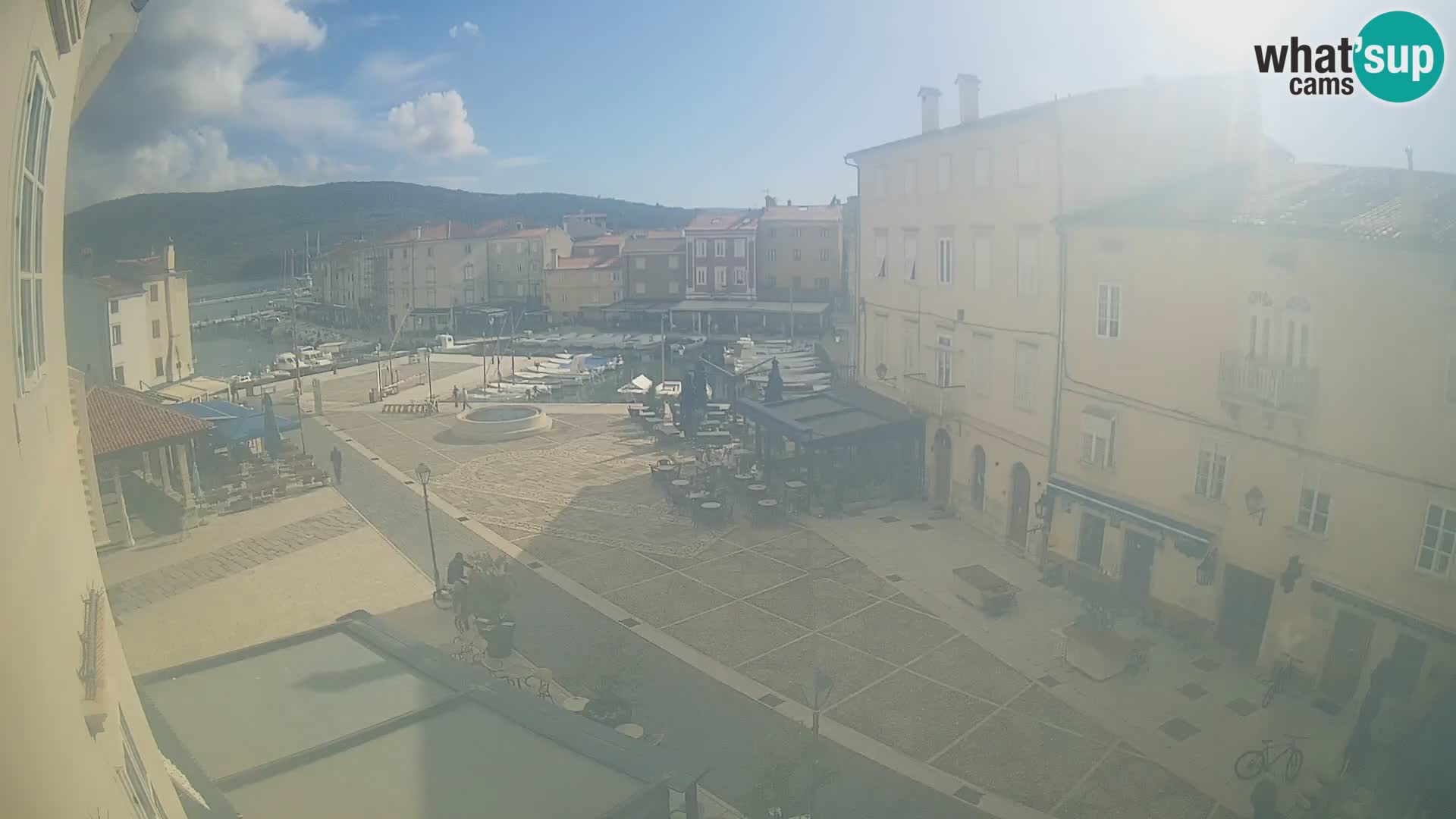 LIVE cam Cres city – place principale et “mandrač” – île de Cres – Croatie