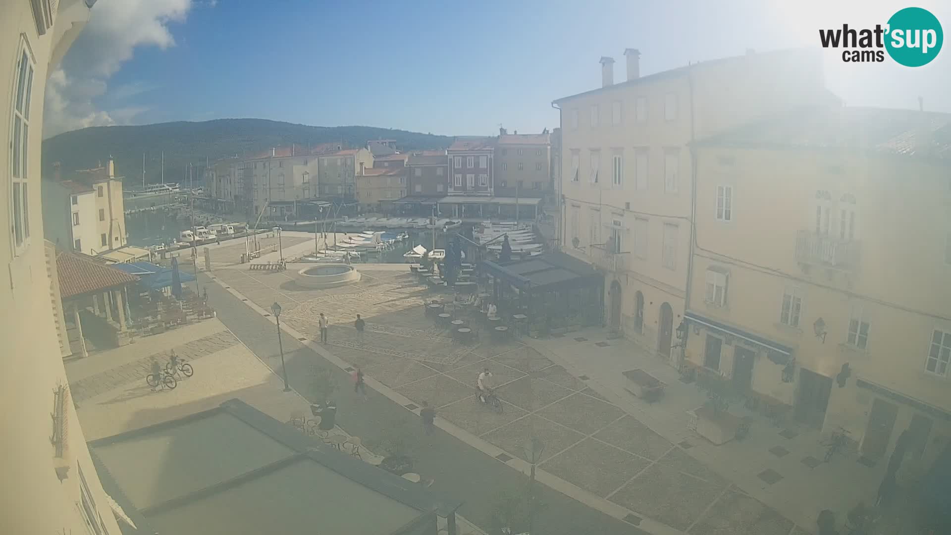 LIVE cam Cres city – place principale et “mandrač” – île de Cres – Croatie