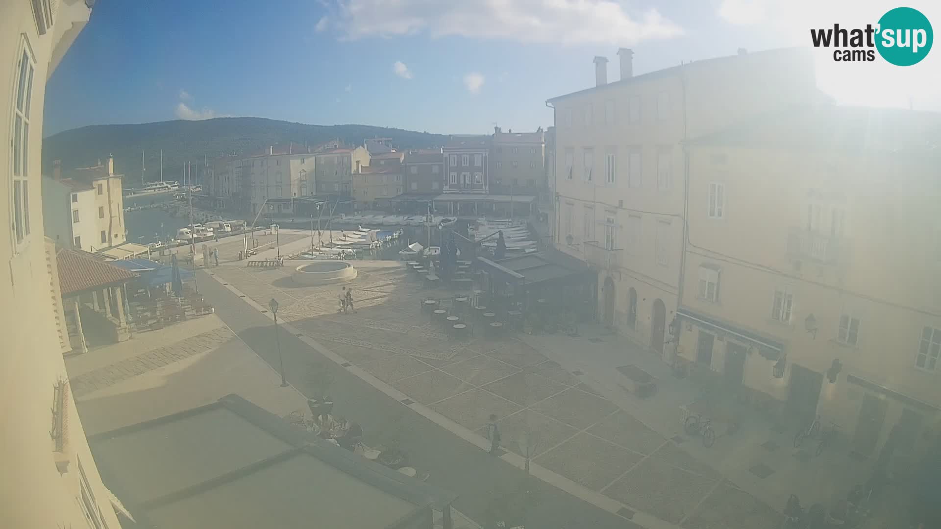 Cámara en vivo ciudad de Cres – plaza principal y “mandrač” – isla de Cres – Croacia