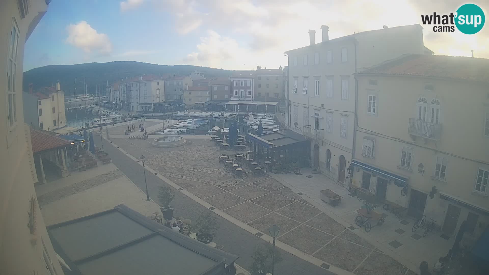 LIVE cam Cres city – place principale et “mandrač” – île de Cres – Croatie