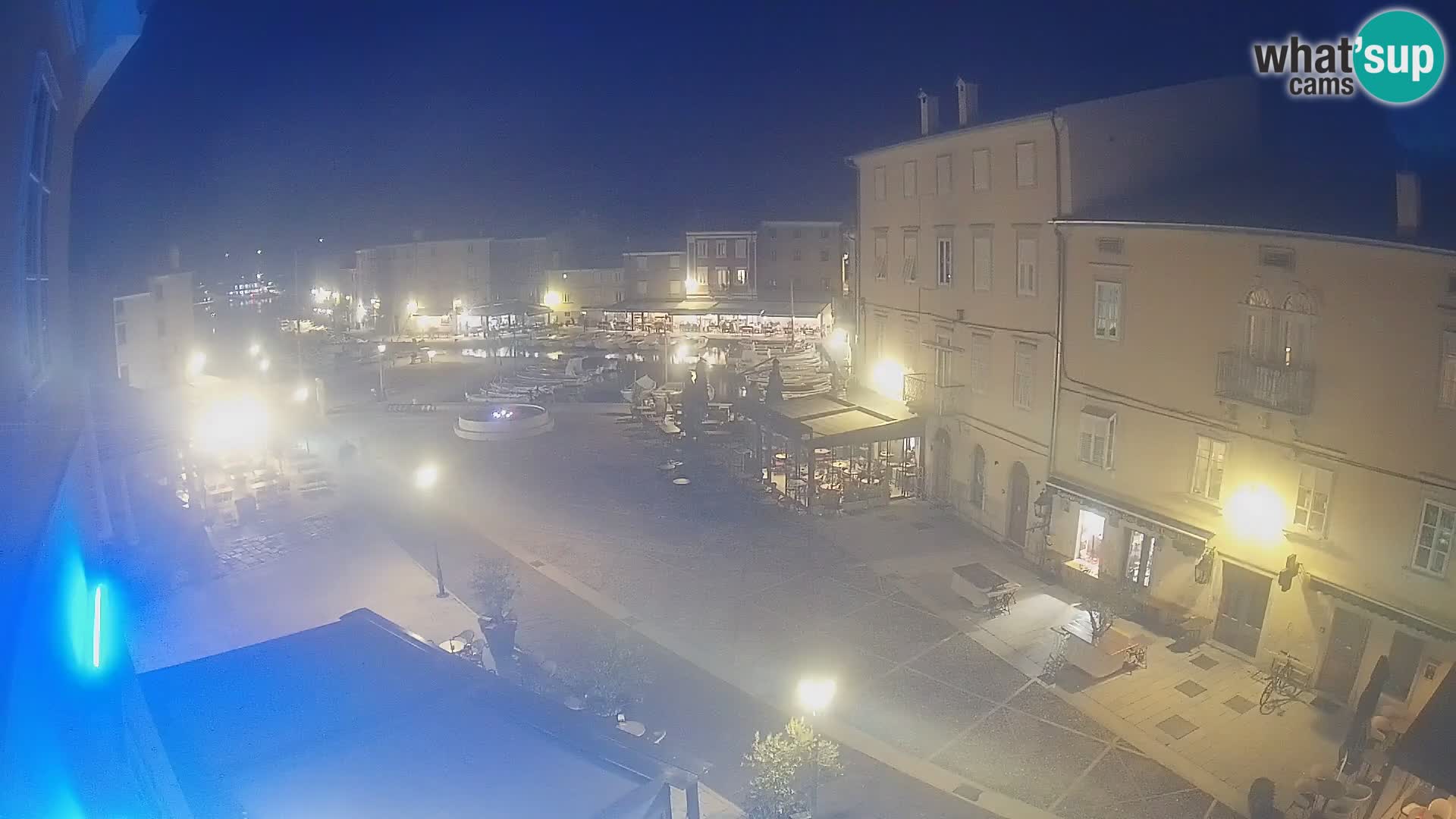 LIVE cam Cres city – place principale et “mandrač” – île de Cres – Croatie