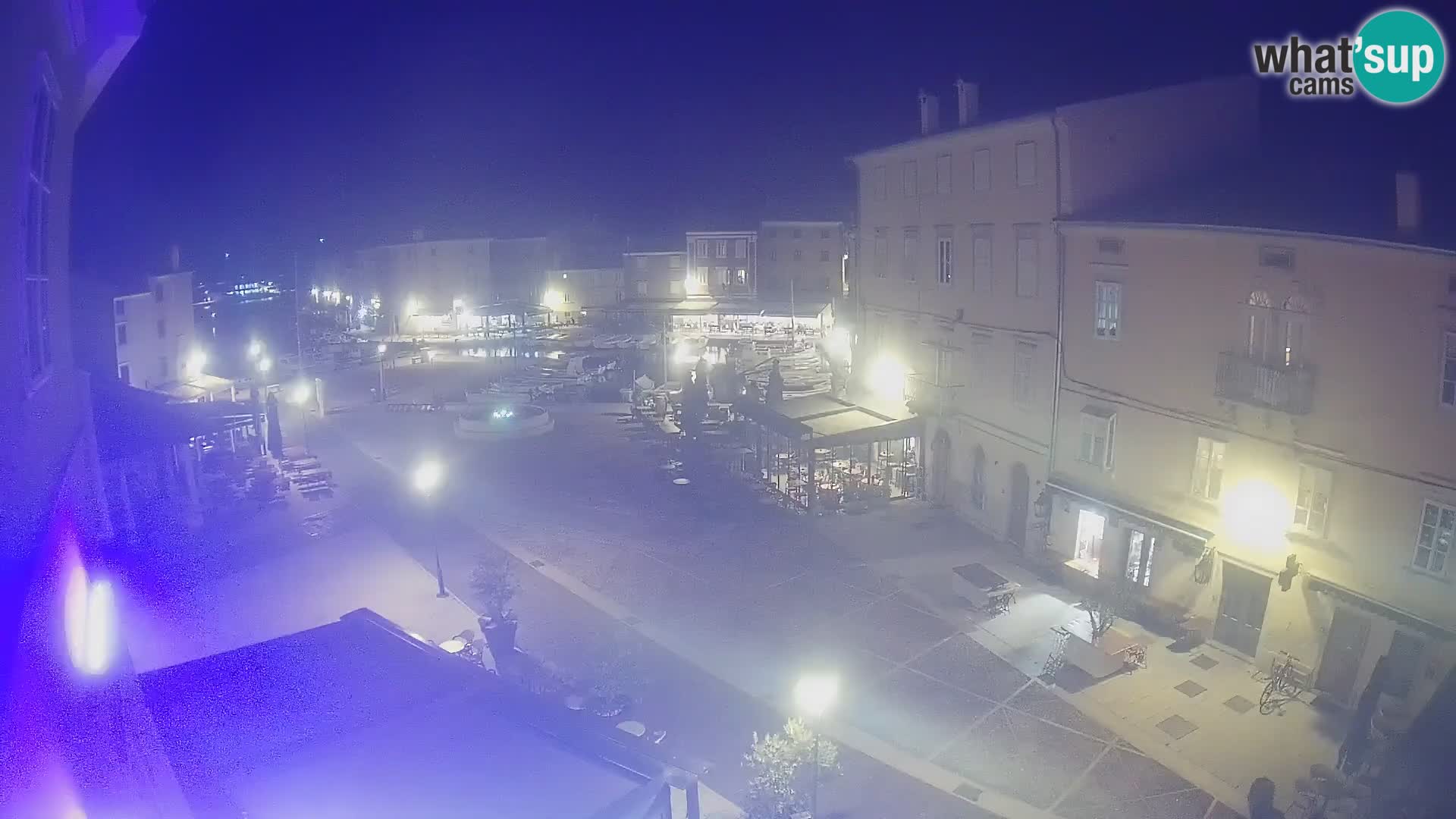 LIVE cam Cres city – place principale et “mandrač” – île de Cres – Croatie