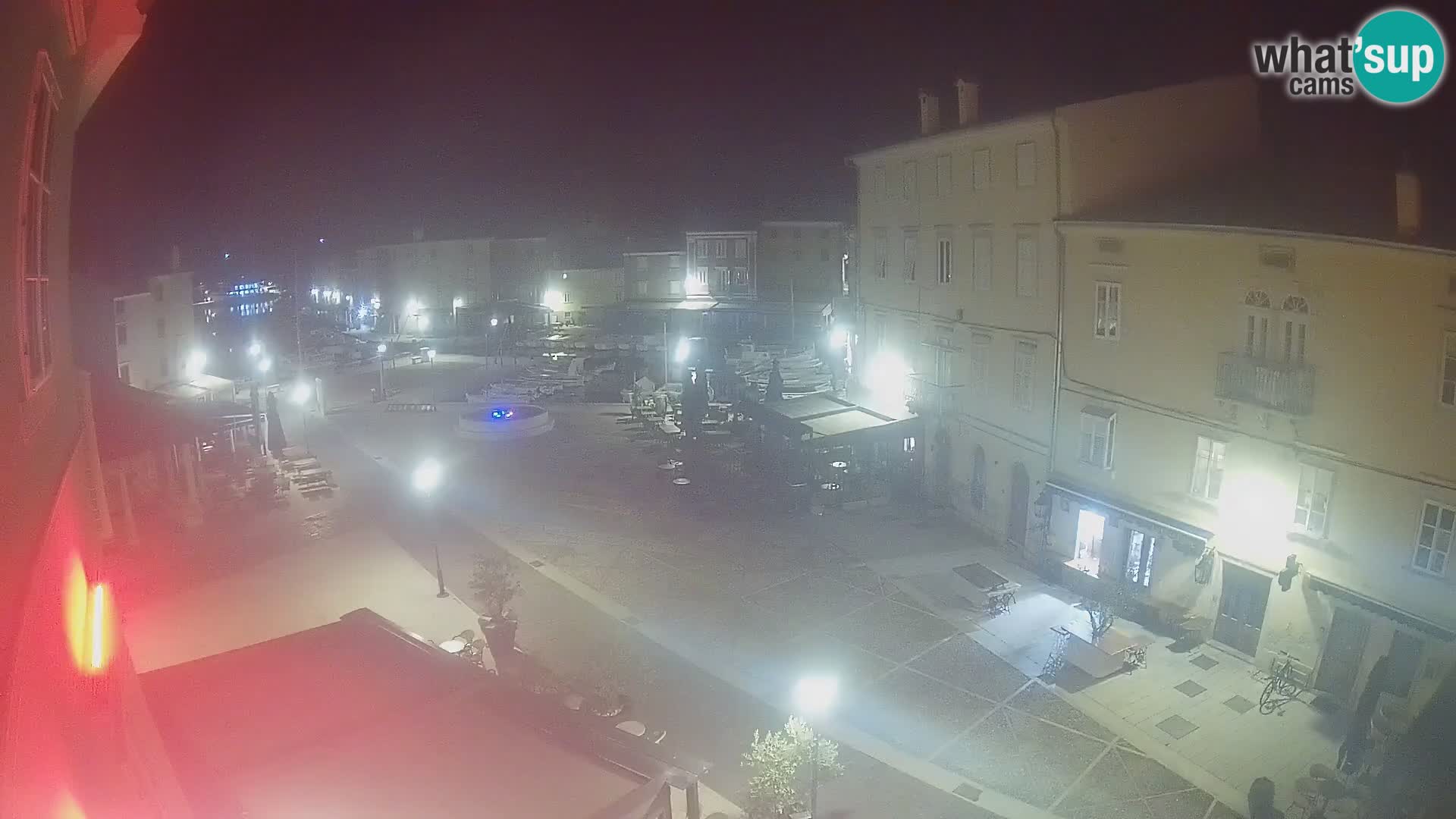 V ŽIVO spletna kamera Cres mesto – glavni trg in “mandrač” – otok Cres – Hrvaška