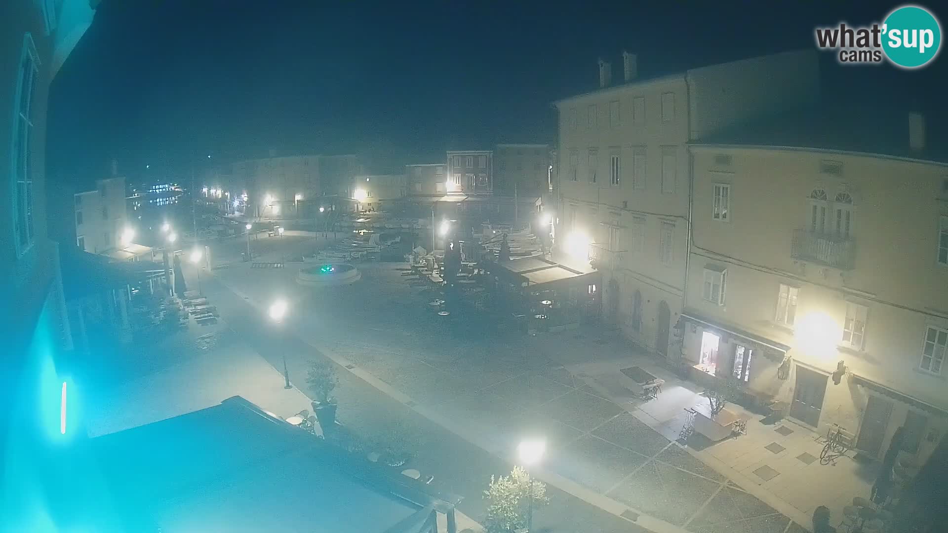 Web kamera Grad Cres – glavni trg i “mandrač” – otok Cres