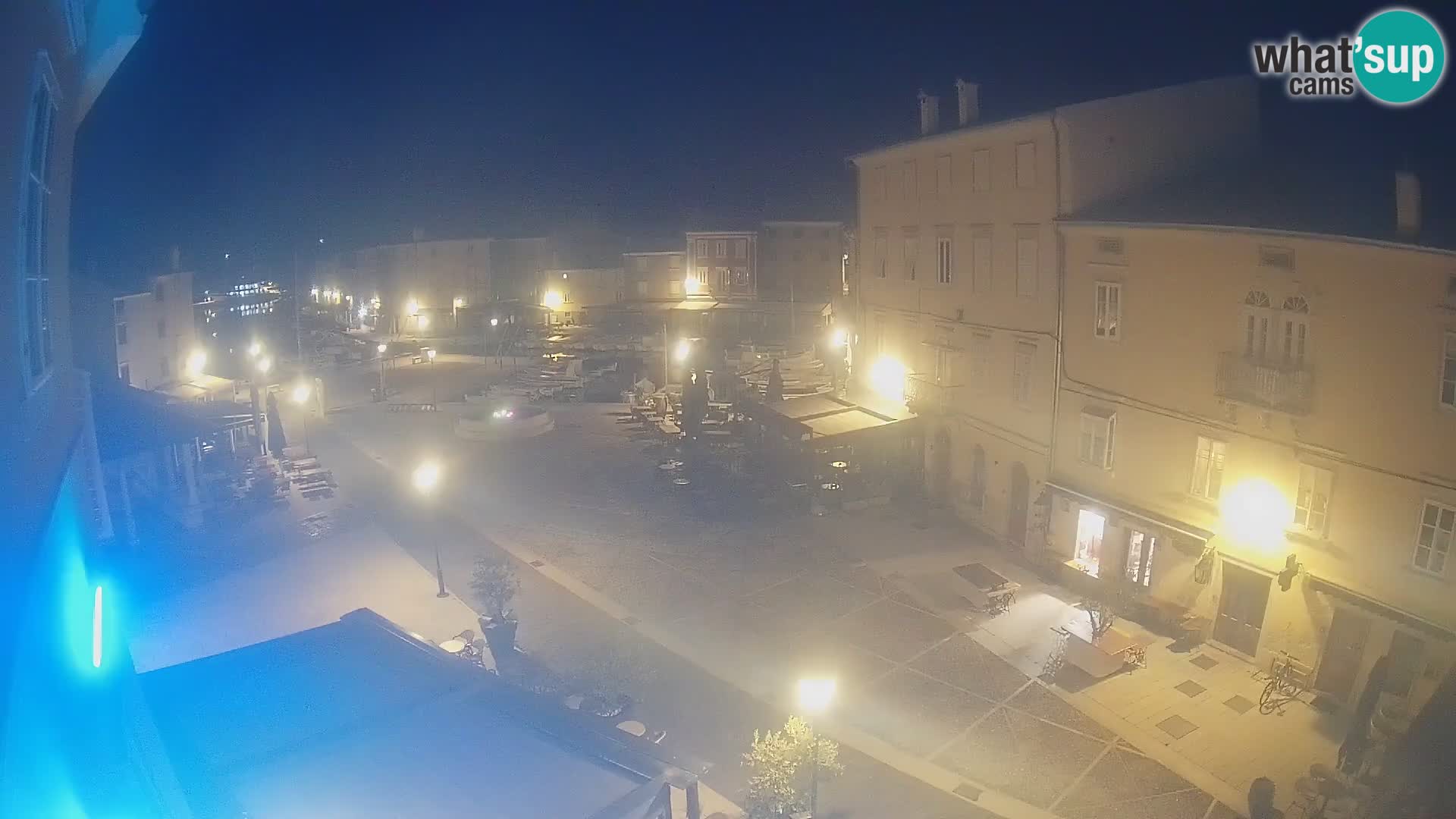 Web kamera Grad Cres – glavni trg i “mandrač” – otok Cres