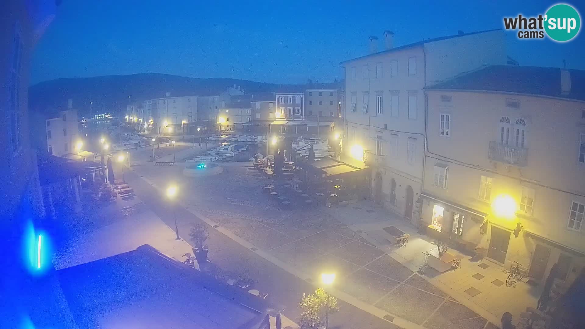 LIVE cam Cres city – place principale et “mandrač” – île de Cres – Croatie