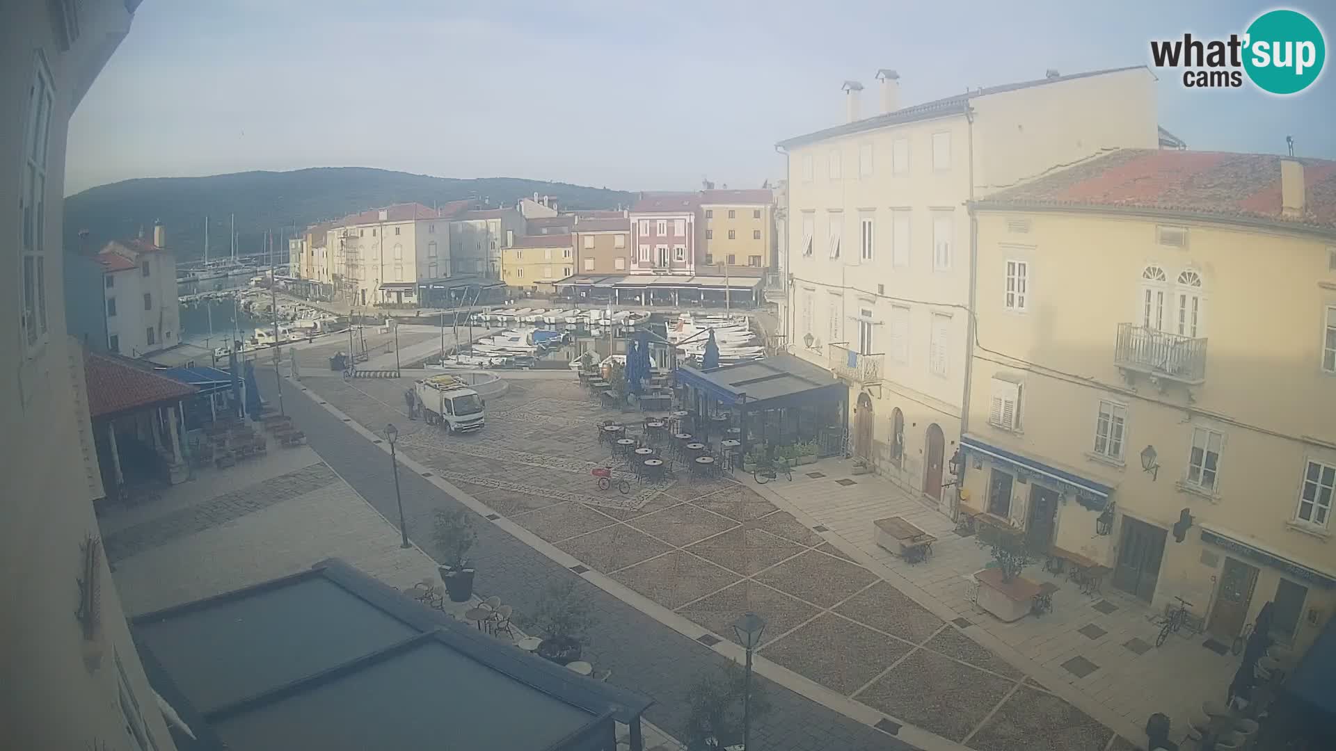 Cámara en vivo ciudad de Cres – plaza principal y “mandrač” – isla de Cres – Croacia