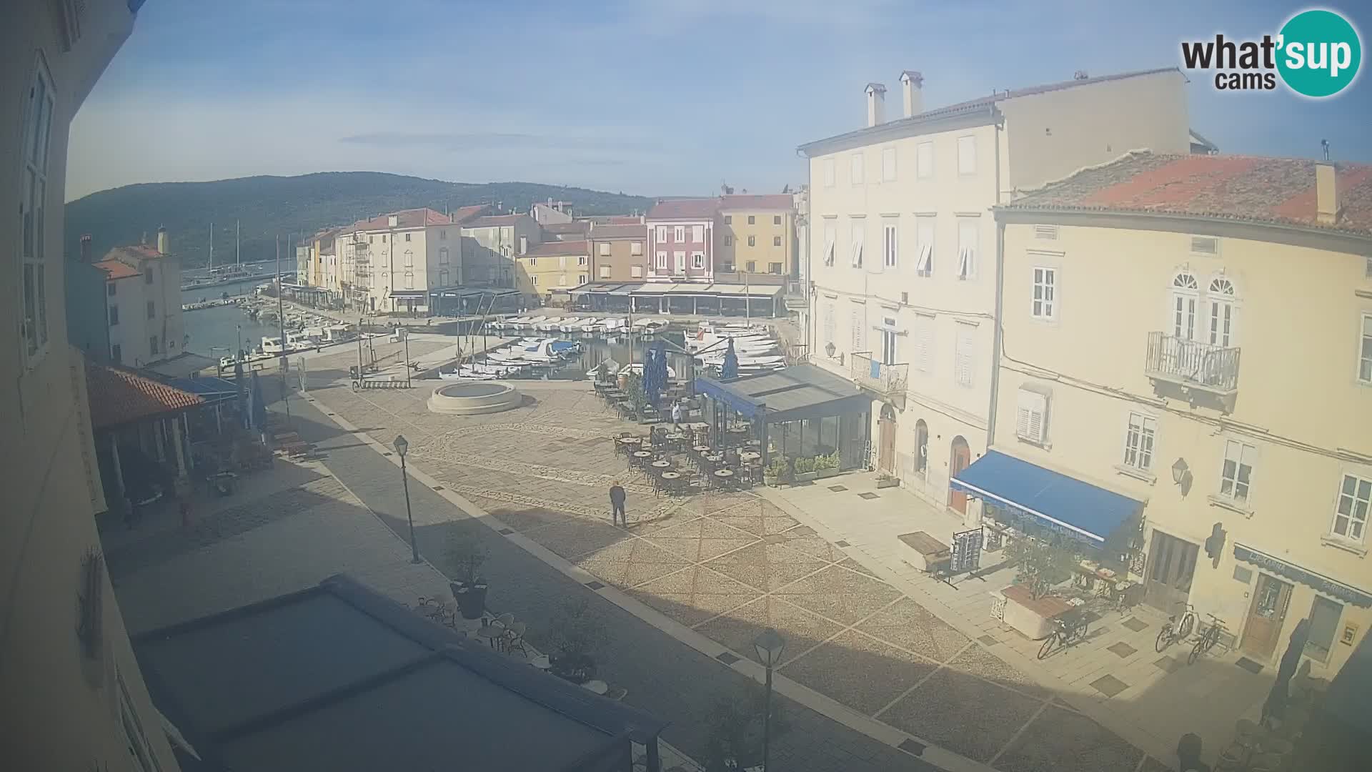 Cámara en vivo ciudad de Cres – plaza principal y “mandrač” – isla de Cres – Croacia
