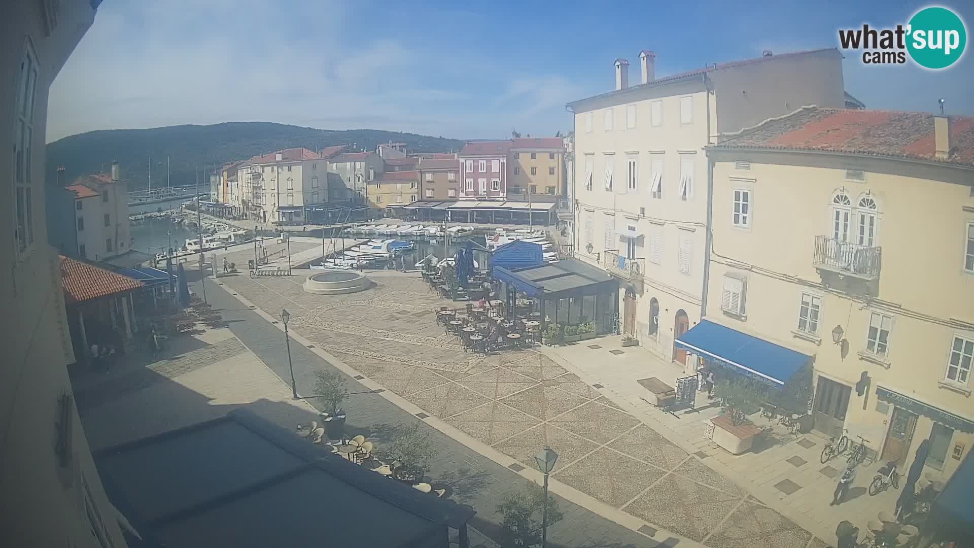 LIVE cam Cres city – place principale et “mandrač” – île de Cres – Croatie