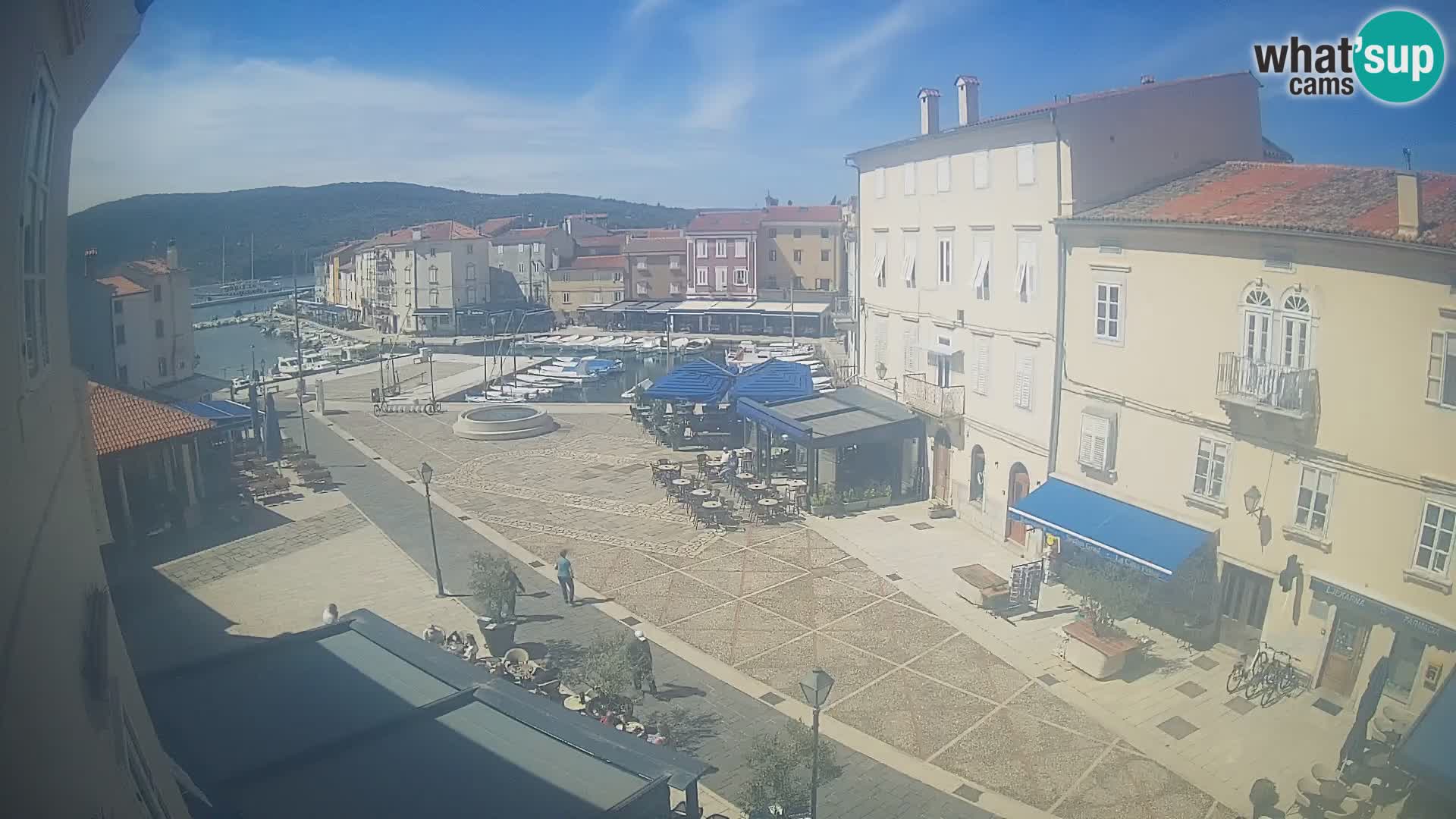Cámara en vivo ciudad de Cres – plaza principal y “mandrač” – isla de Cres – Croacia