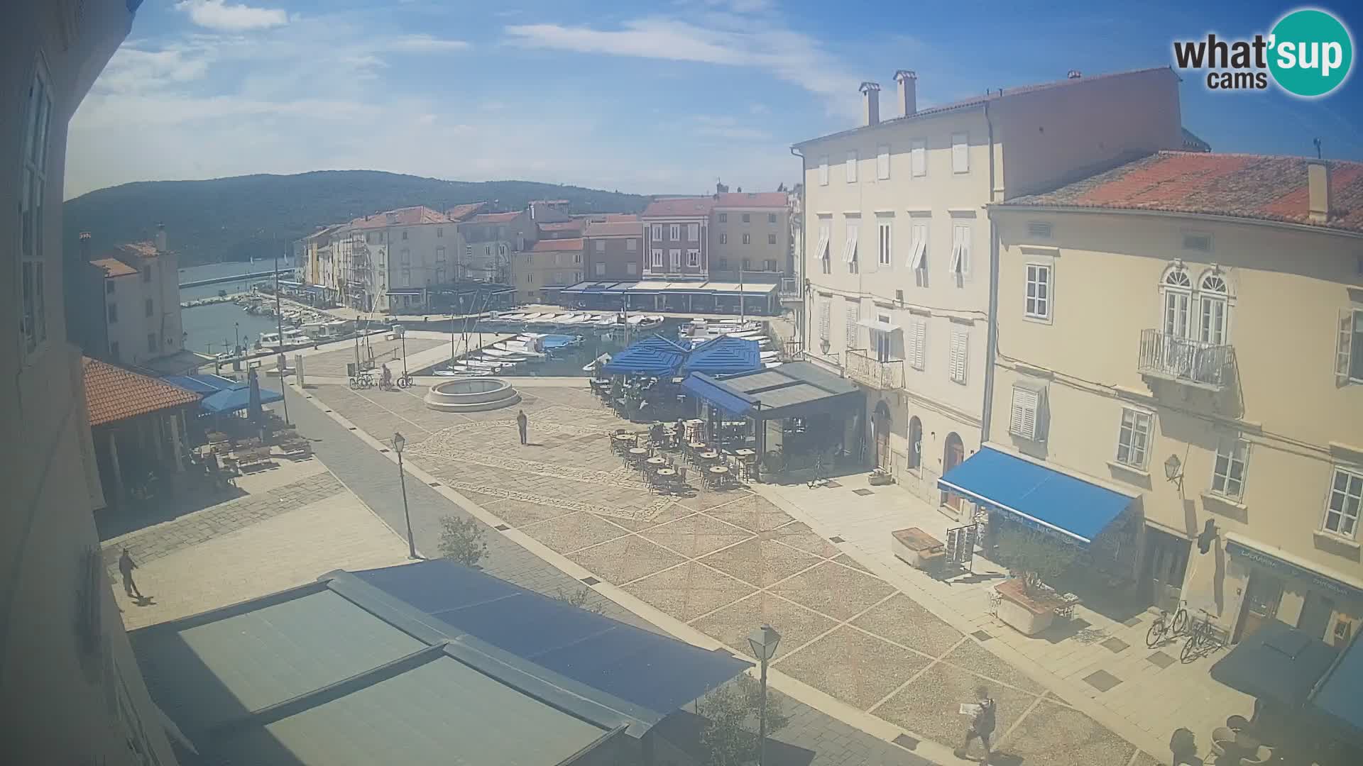 Cámara en vivo ciudad de Cres – plaza principal y “mandrač” – isla de Cres – Croacia