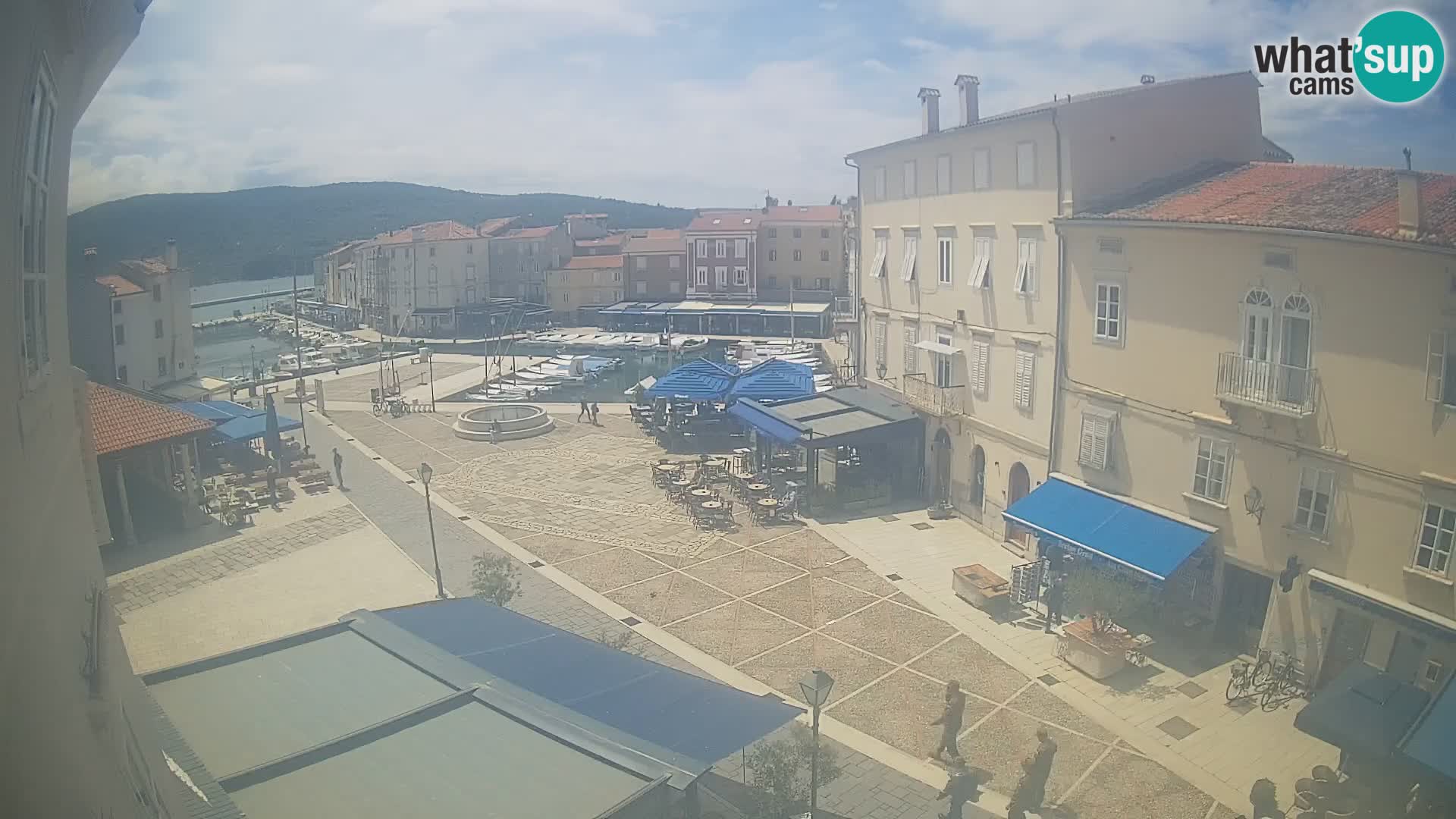 LIVE cam Cres city – place principale et “mandrač” – île de Cres – Croatie