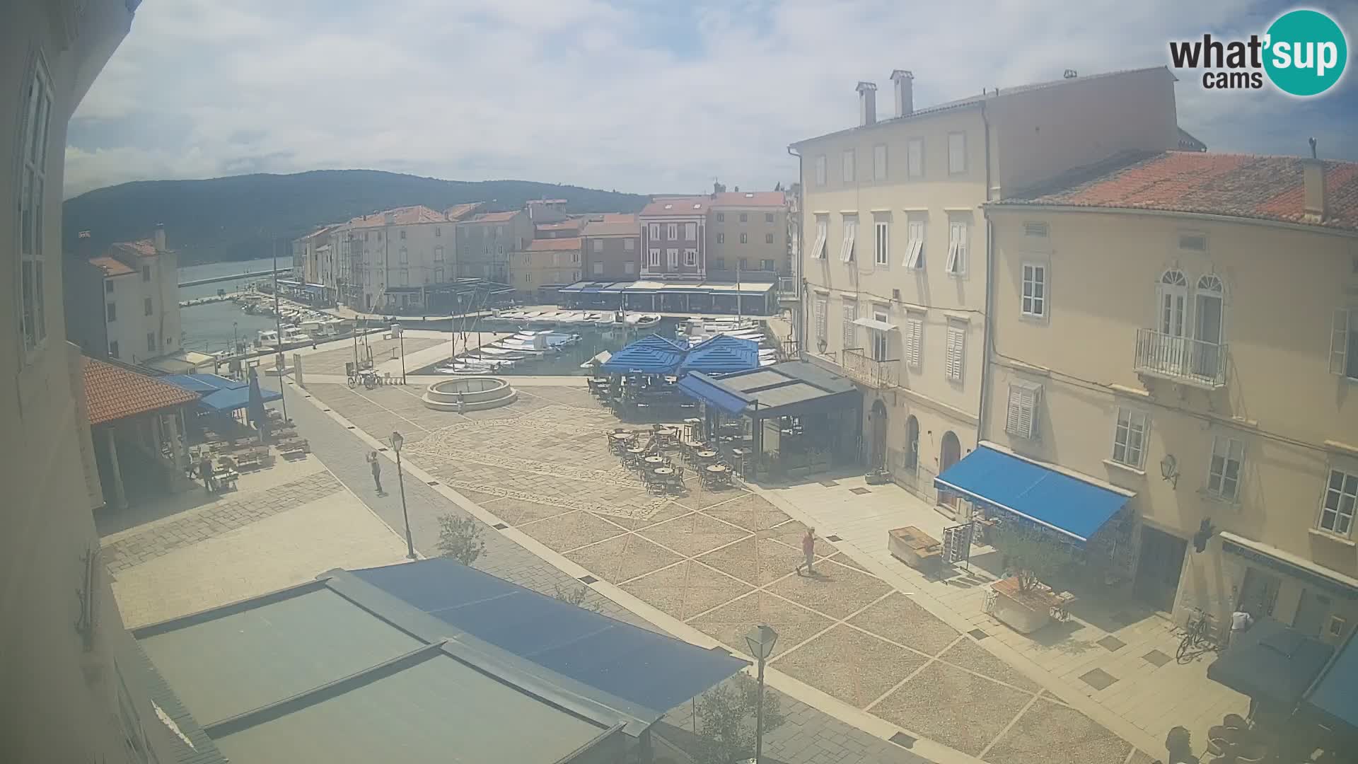 Cámara en vivo ciudad de Cres – plaza principal y “mandrač” – isla de Cres – Croacia
