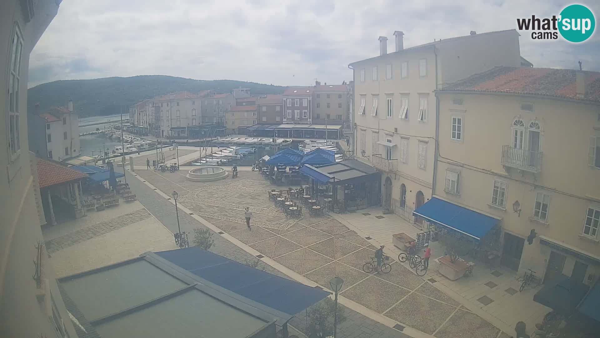 LIVE cam Cres city – place principale et “mandrač” – île de Cres – Croatie