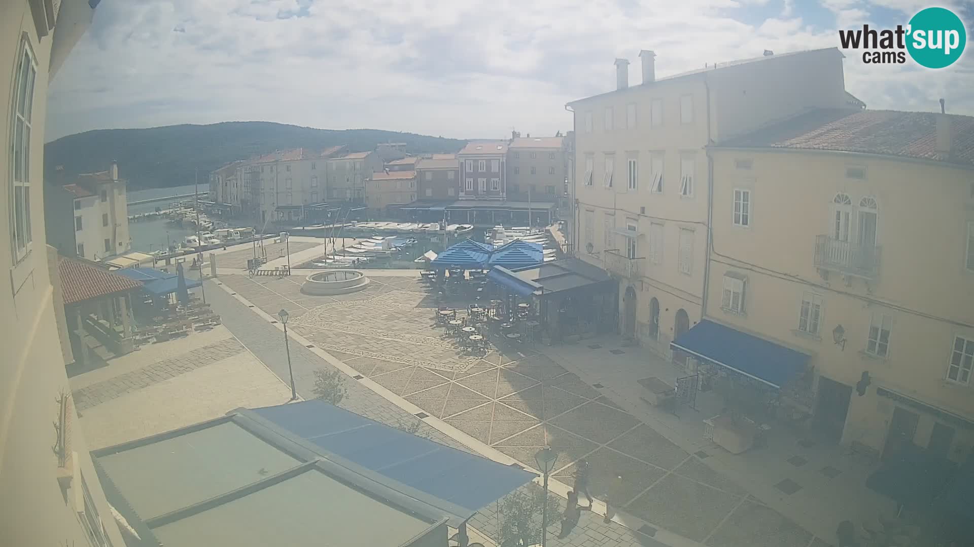 Cámara en vivo ciudad de Cres – plaza principal y “mandrač” – isla de Cres – Croacia