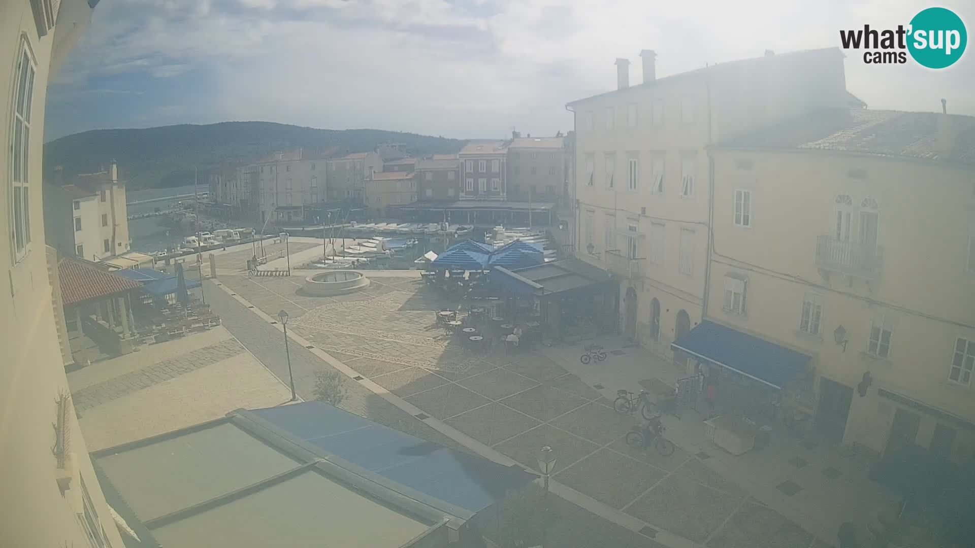 Cámara en vivo ciudad de Cres – plaza principal y “mandrač” – isla de Cres – Croacia
