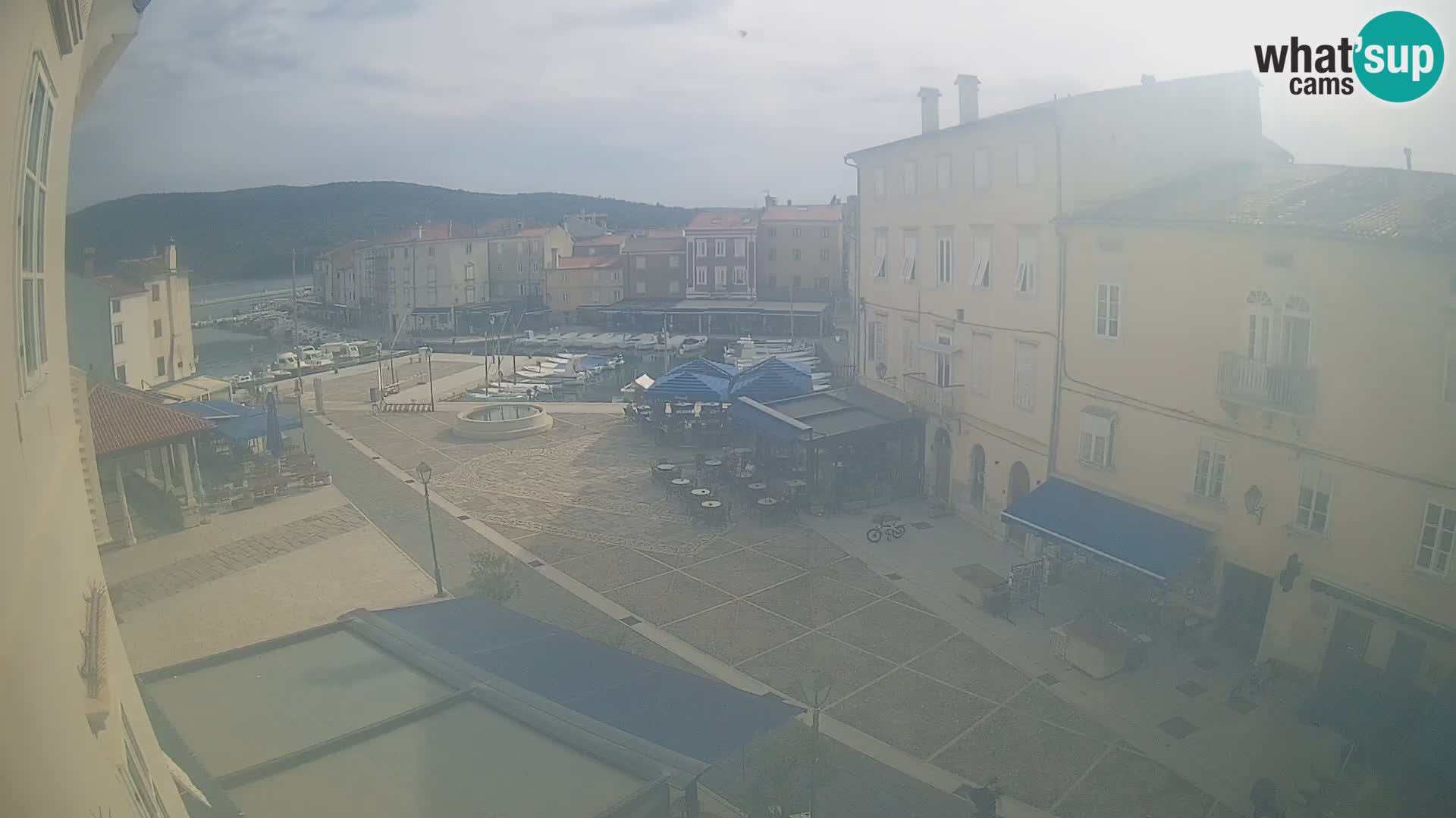 Cámara en vivo ciudad de Cres – plaza principal y “mandrač” – isla de Cres – Croacia