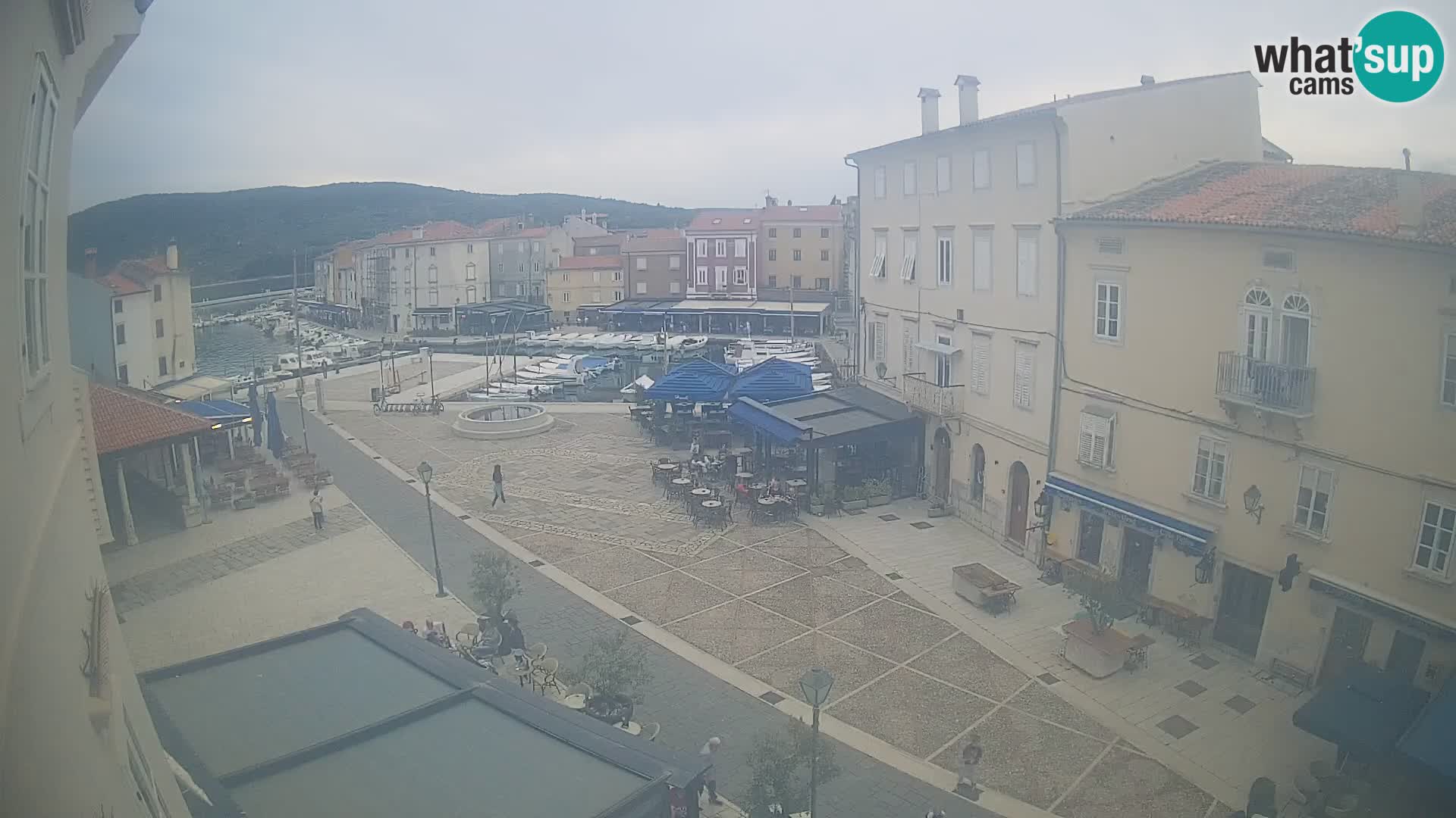 Cámara en vivo ciudad de Cres – plaza principal y “mandrač” – isla de Cres – Croacia