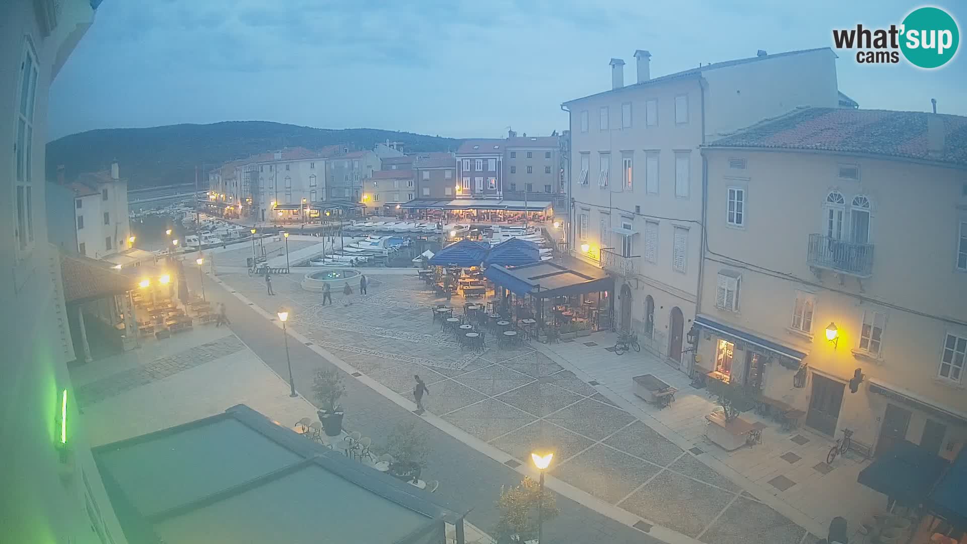 Cámara en vivo ciudad de Cres – plaza principal y “mandrač” – isla de Cres – Croacia