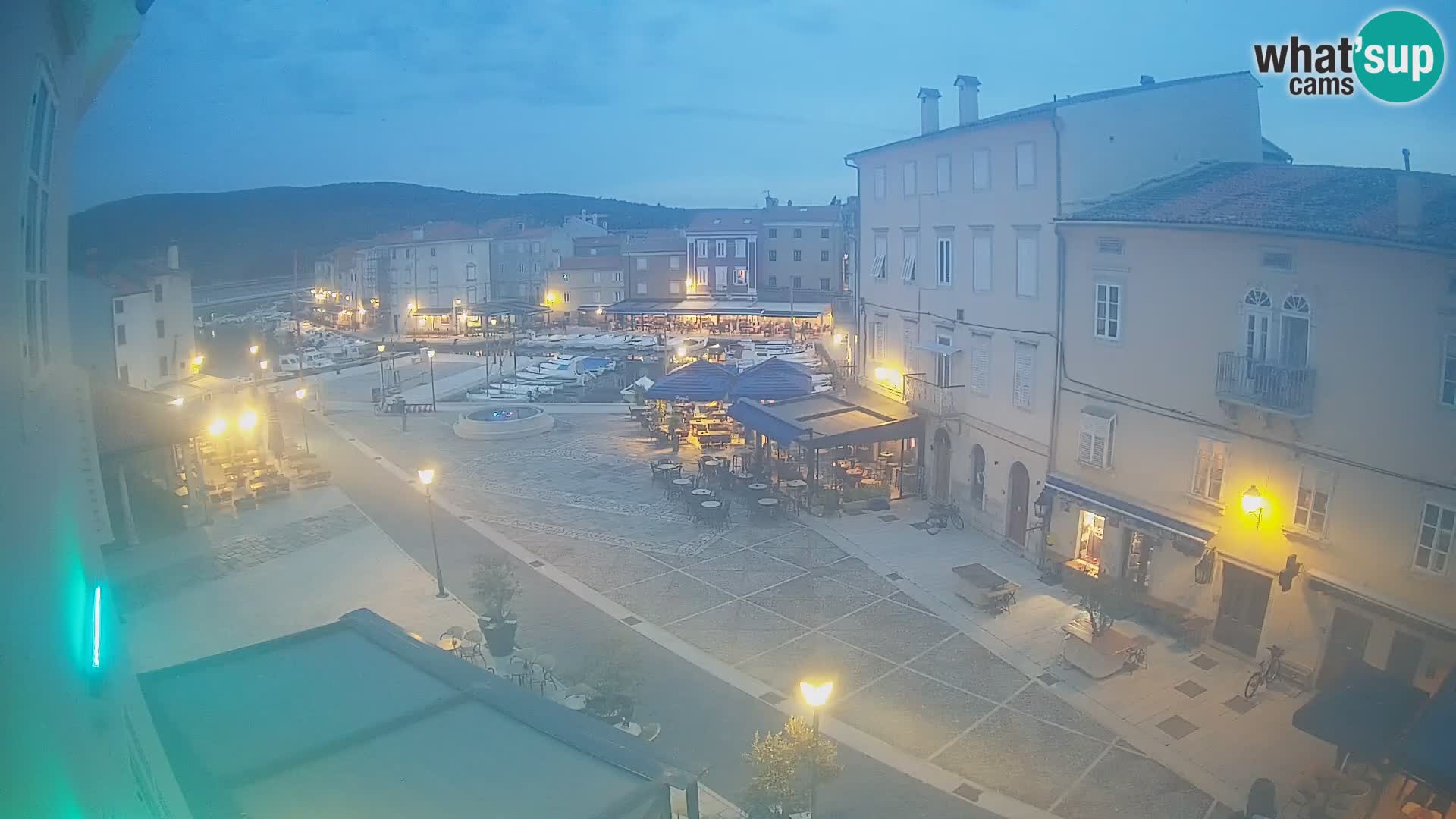 LIVE cam Cres city – place principale et “mandrač” – île de Cres – Croatie