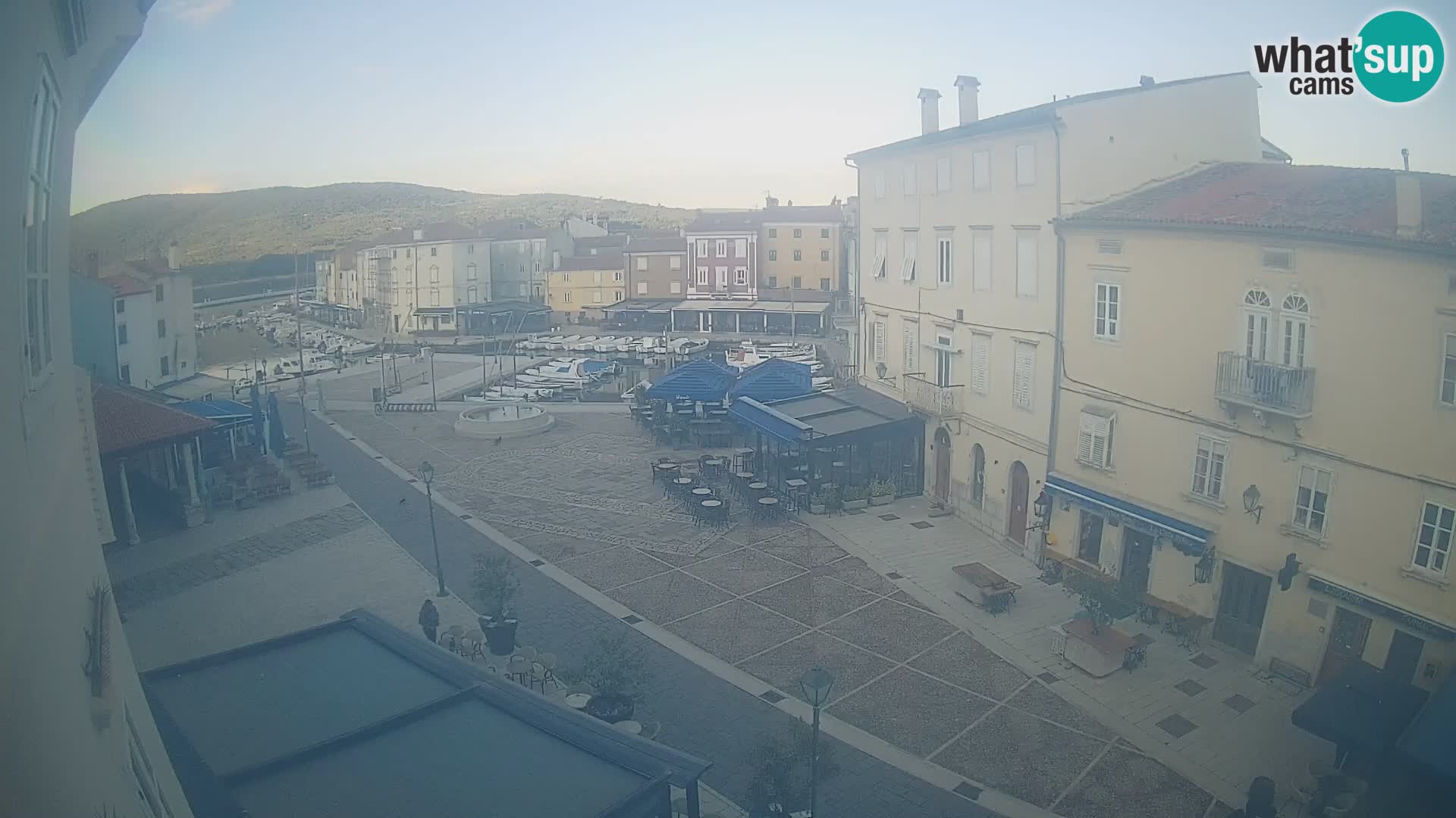 LIVE cam Cres city – place principale et “mandrač” – île de Cres – Croatie