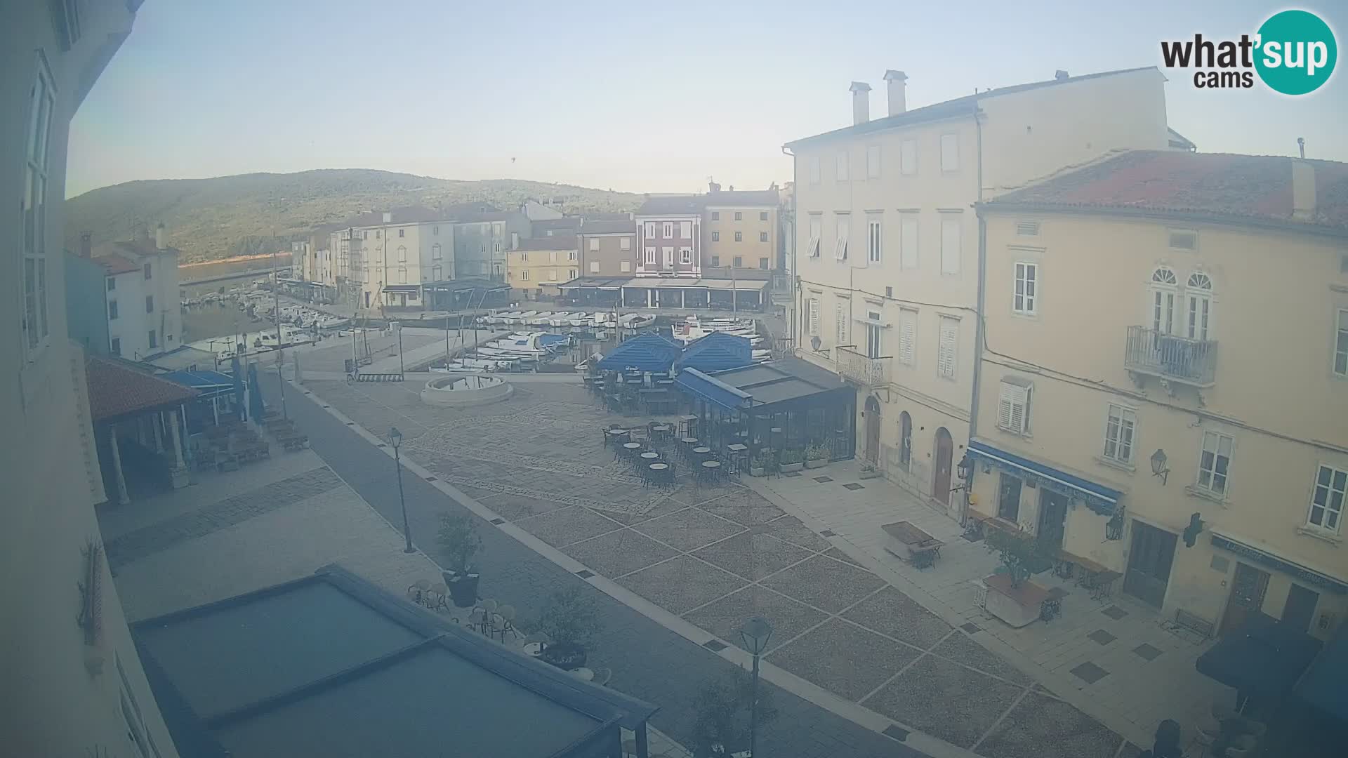 Cámara en vivo ciudad de Cres – plaza principal y “mandrač” – isla de Cres – Croacia