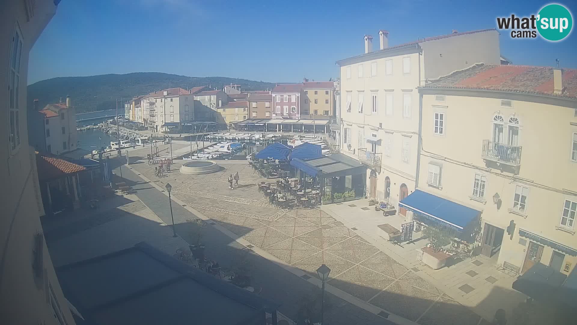 Cámara en vivo ciudad de Cres – plaza principal y “mandrač” – isla de Cres – Croacia