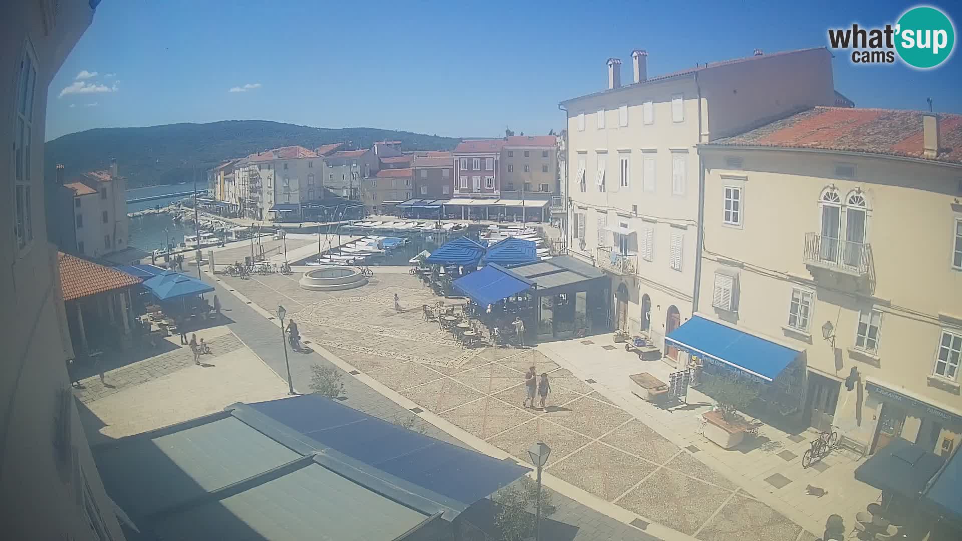 LIVE cam Cres city – place principale et “mandrač” – île de Cres – Croatie
