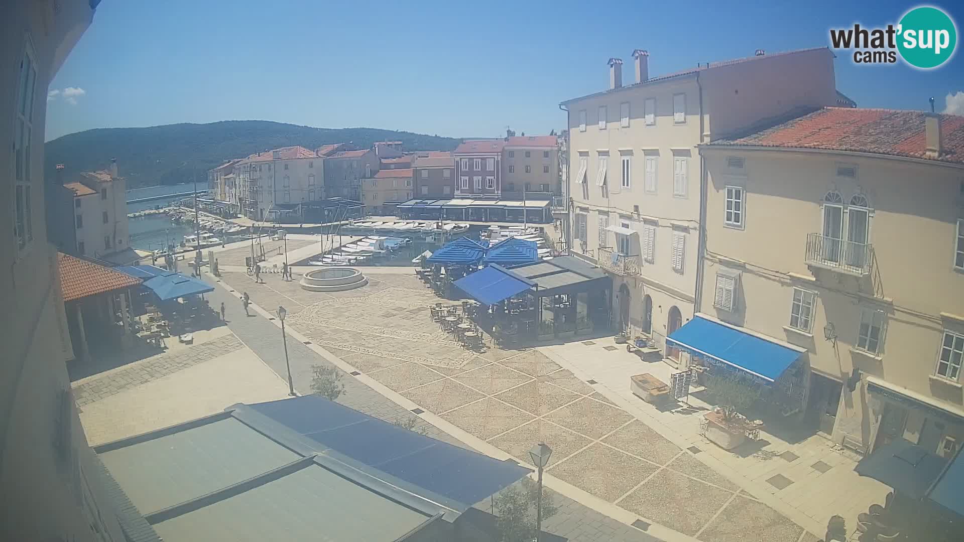 Web kamera Grad Cres – glavni trg i “mandrač” – otok Cres