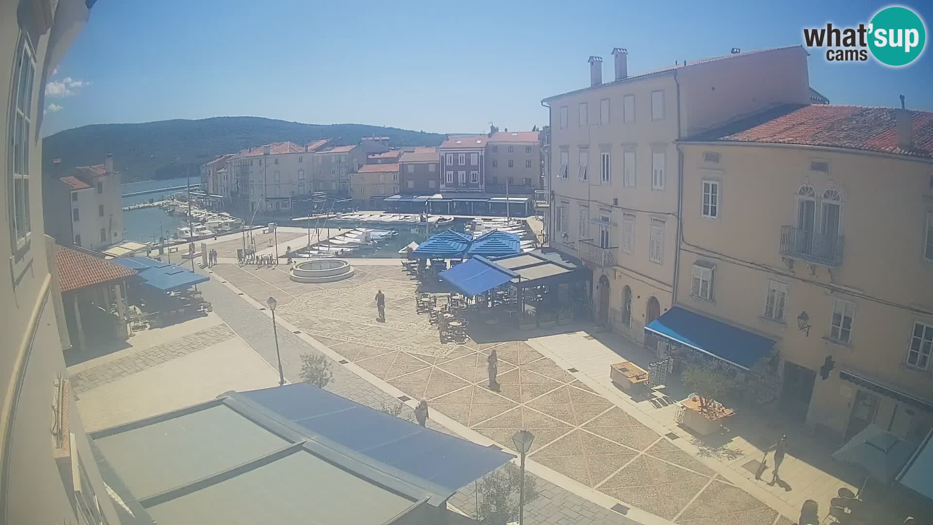 Cámara en vivo ciudad de Cres – plaza principal y “mandrač” – isla de Cres – Croacia
