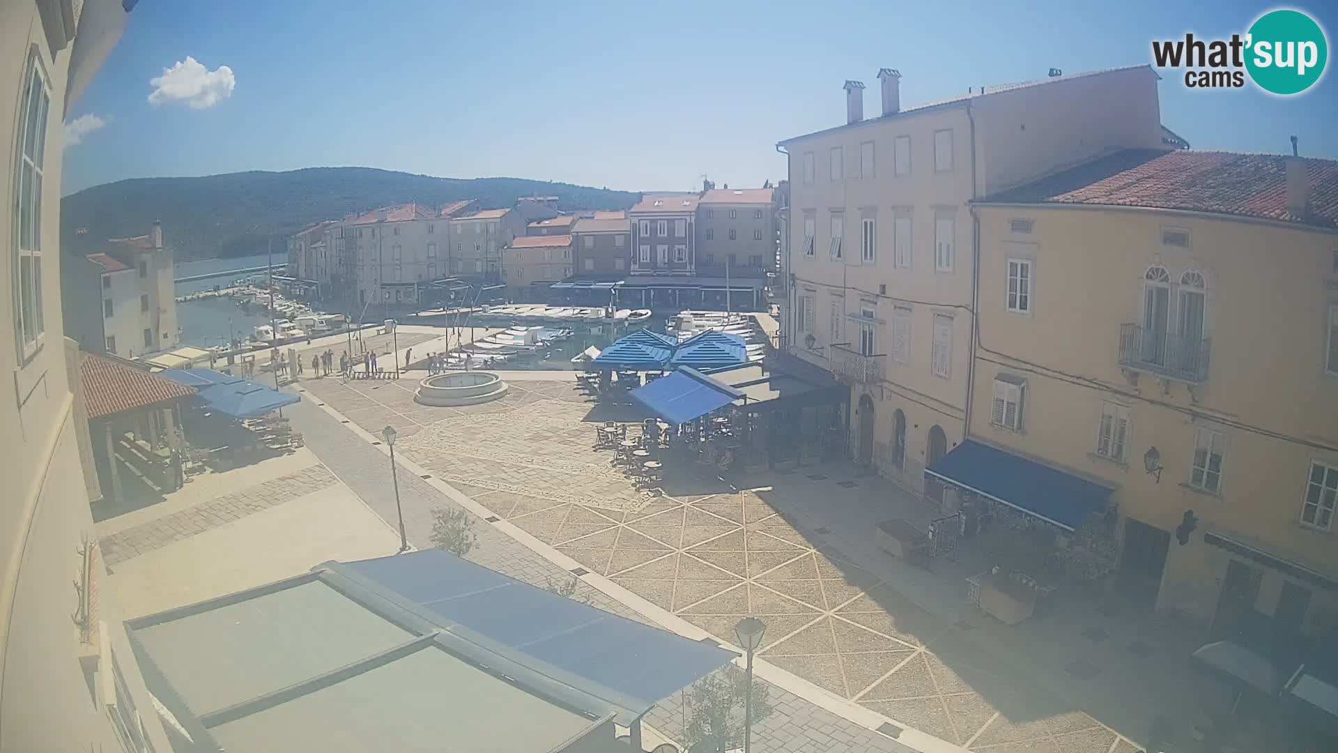 Cámara en vivo ciudad de Cres – plaza principal y “mandrač” – isla de Cres – Croacia