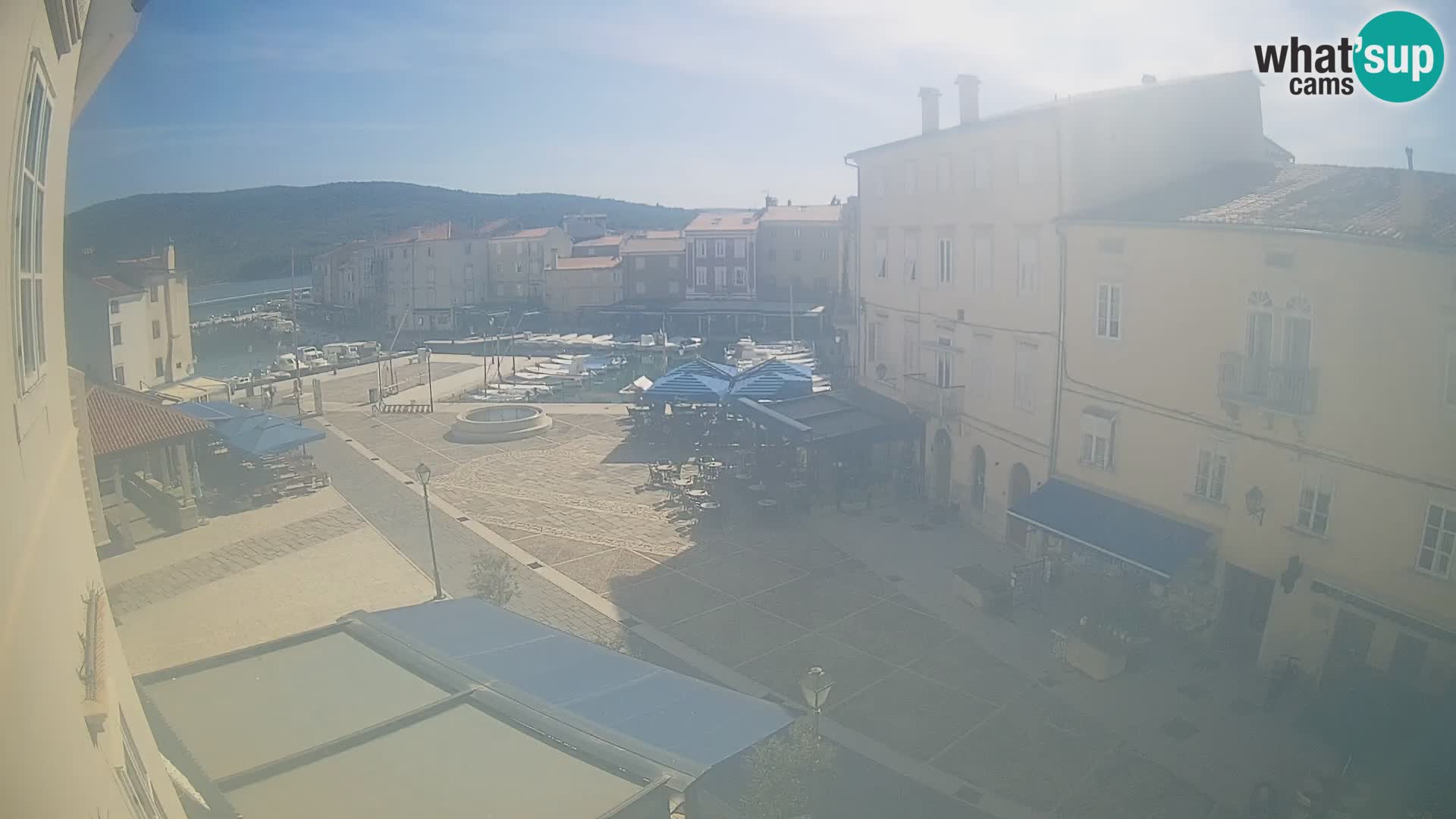 Cámara en vivo ciudad de Cres – plaza principal y “mandrač” – isla de Cres – Croacia