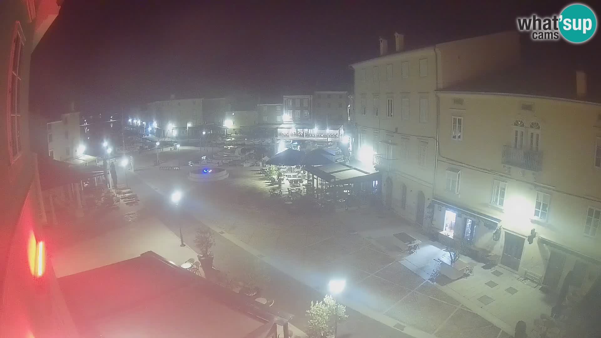 V ŽIVO spletna kamera Cres mesto – glavni trg in “mandrač” – otok Cres – Hrvaška