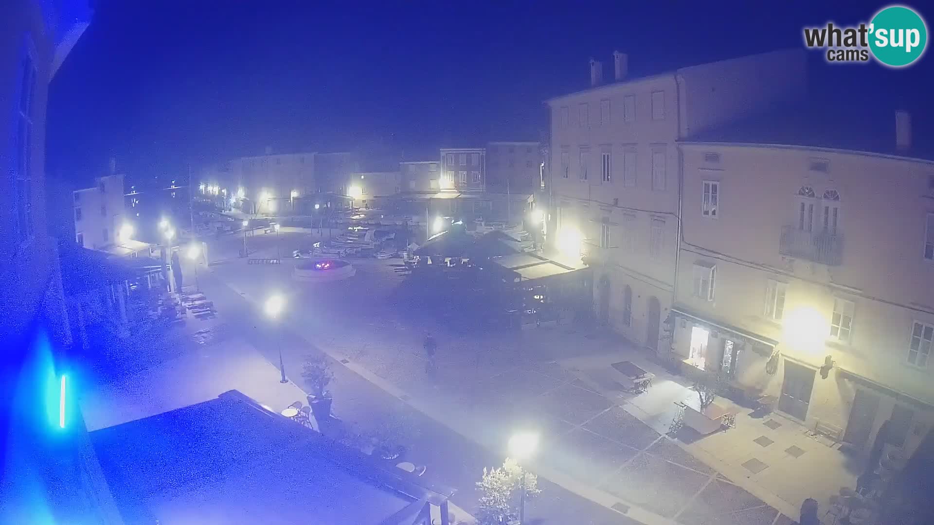 Web kamera Grad Cres – glavni trg i “mandrač” – otok Cres