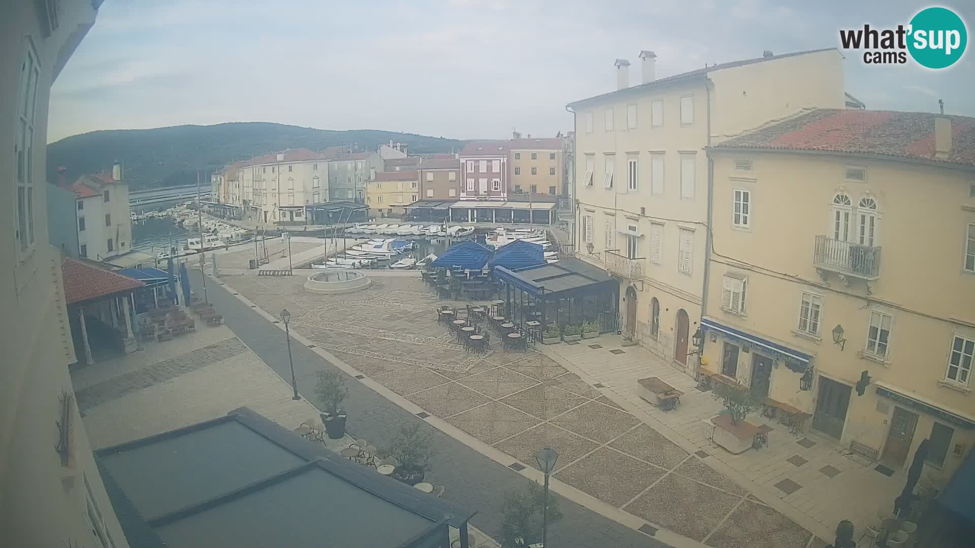 LIVE cam Cres city – place principale et “mandrač” – île de Cres – Croatie