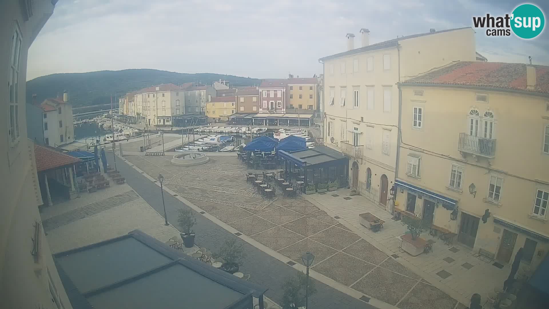 LIVE cam Cres city – place principale et “mandrač” – île de Cres – Croatie
