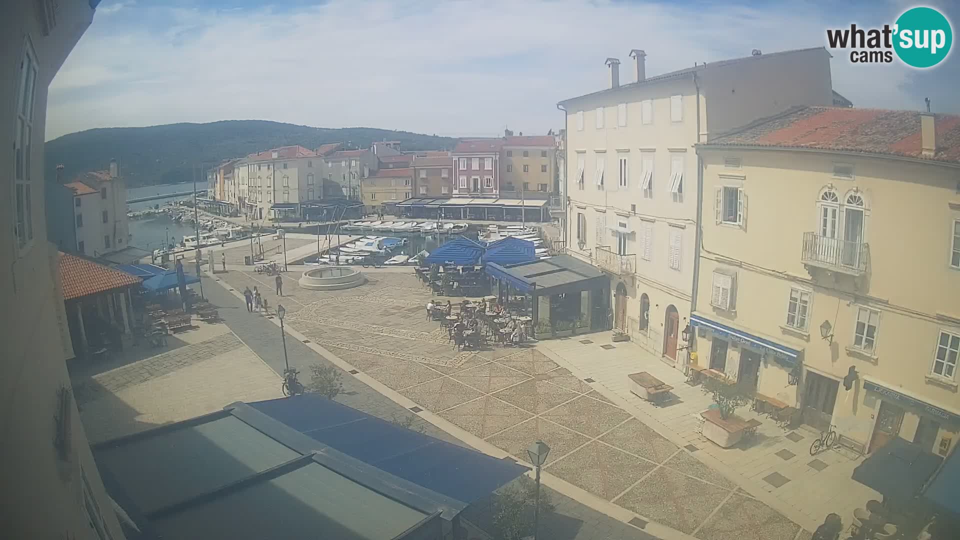 Cámara en vivo ciudad de Cres – plaza principal y “mandrač” – isla de Cres – Croacia